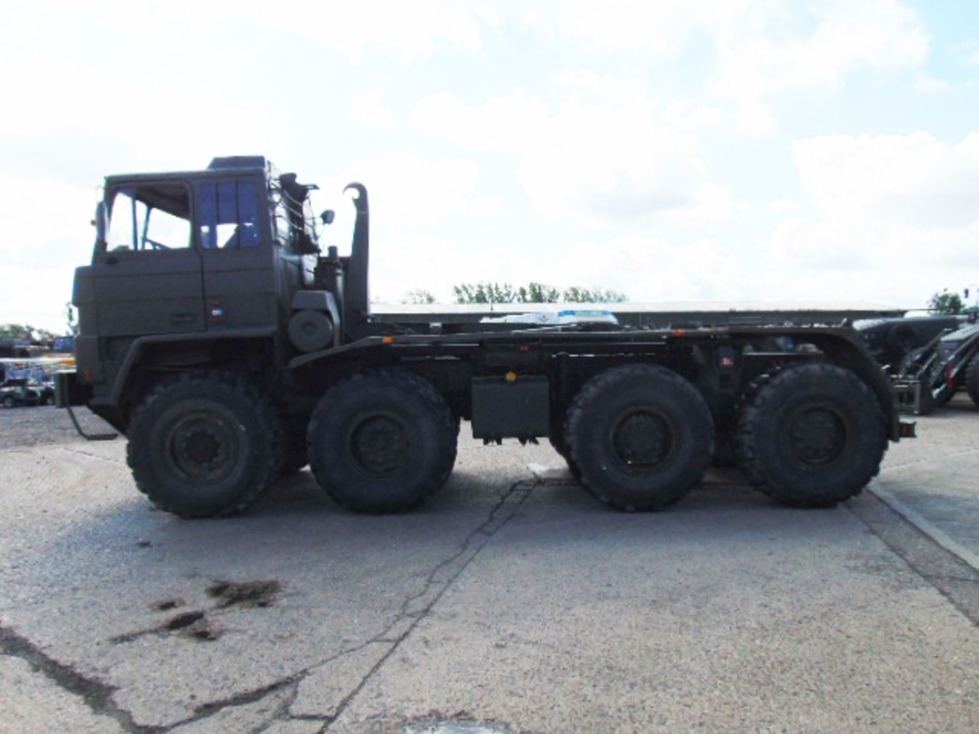 Foden 8x6 DROPS LHD Hook Loader 9,130 kms - Image 4 of 24