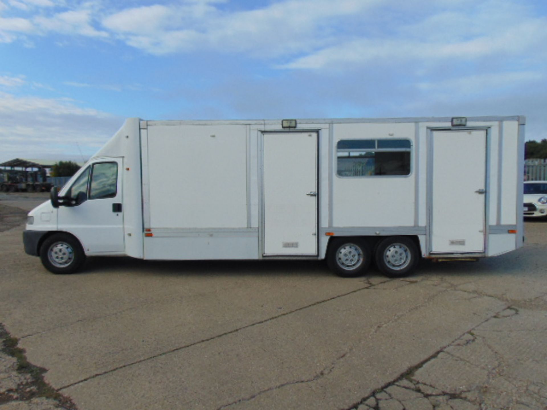 2002 Citroen Relay 2.8HDi Box Van Special Mobile Unit ONLY 8,823 MILES! IDEAL CAMPER CONVERSION - Image 4 of 35