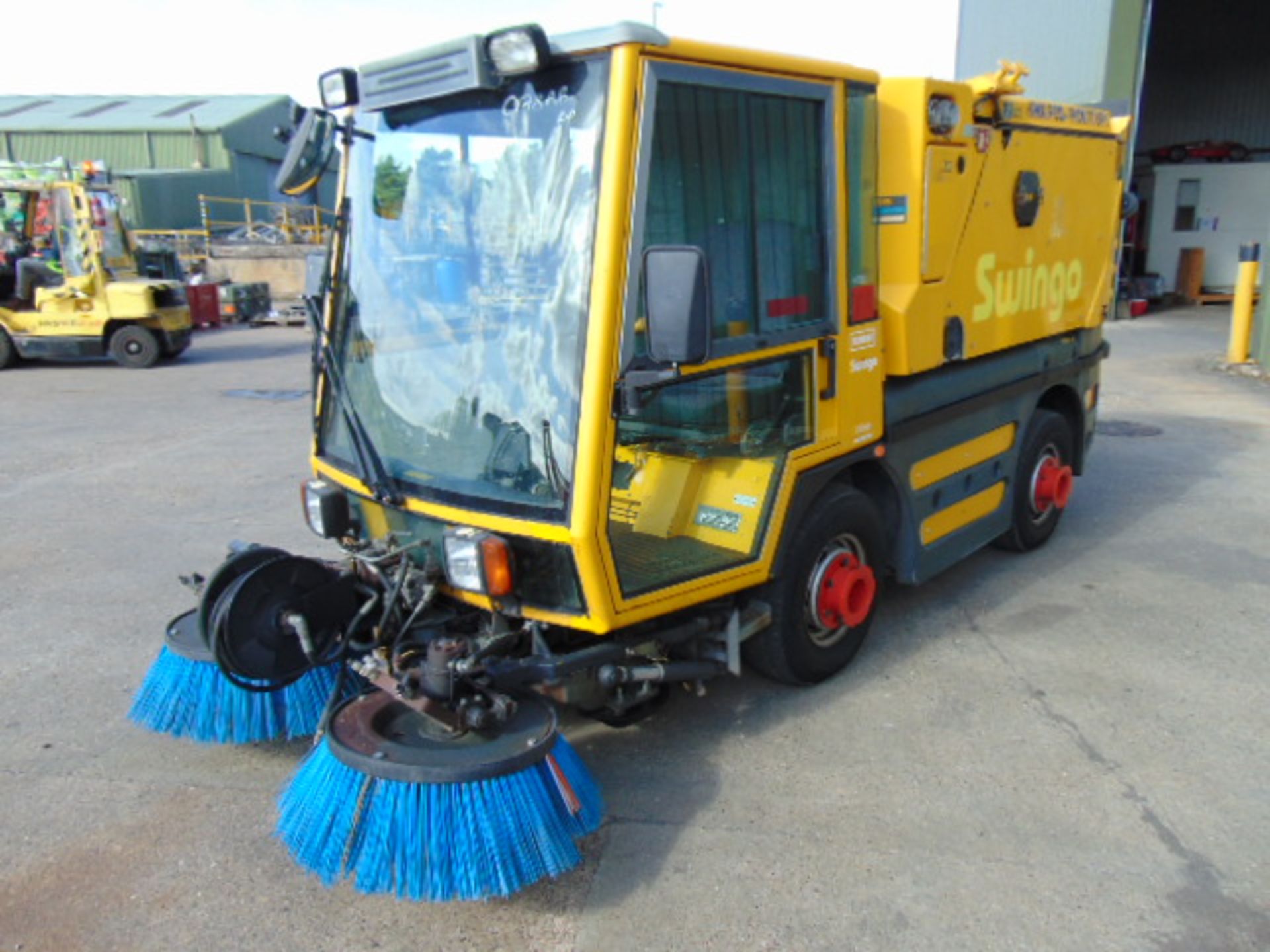 Schmidt Swingo 250 Compact Road Sweeper from RAF Low Hours - Image 3 of 18