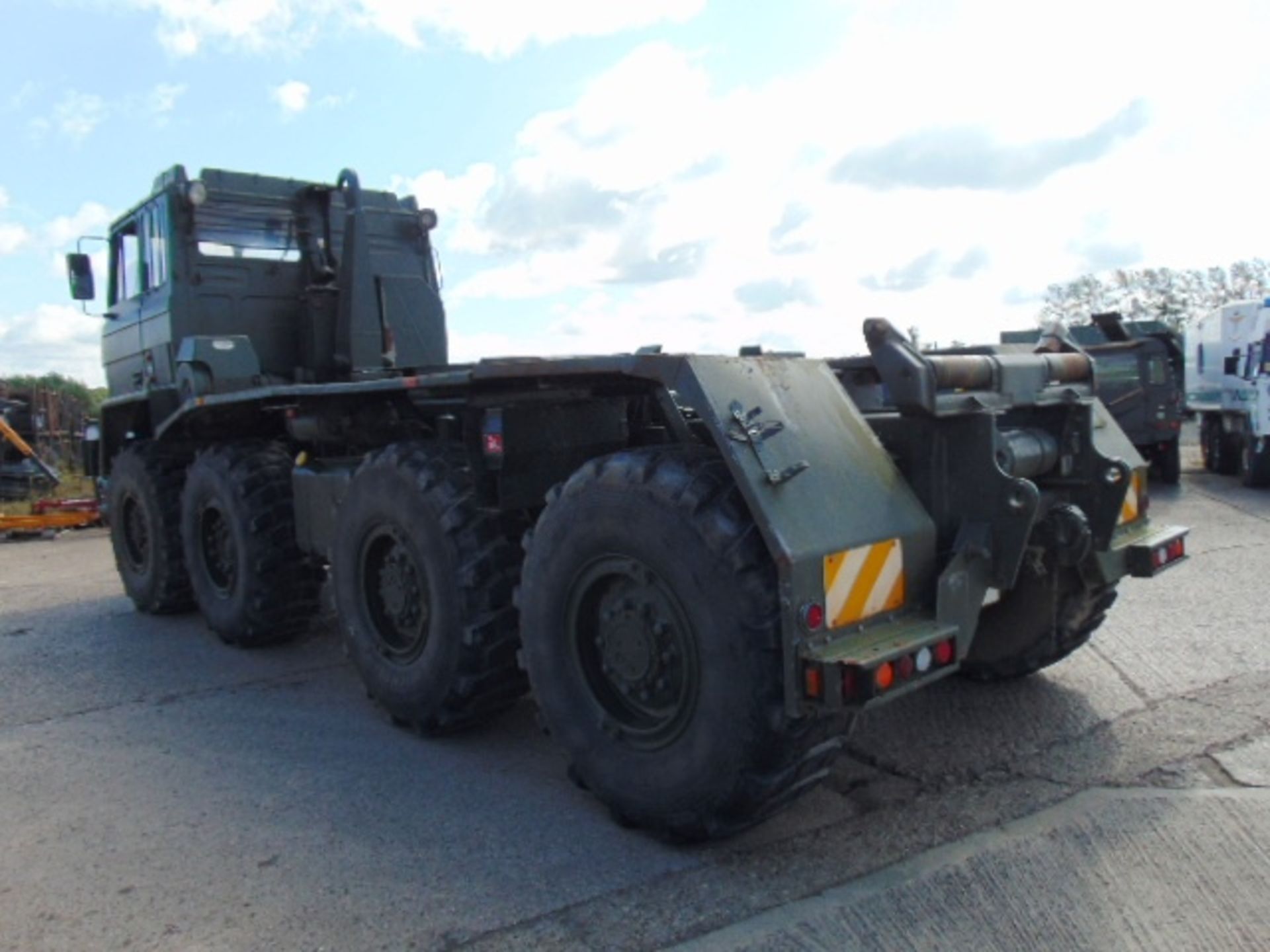 Foden 8x6 DROPS LHD Hook Loader 9,130 kms - Image 8 of 24