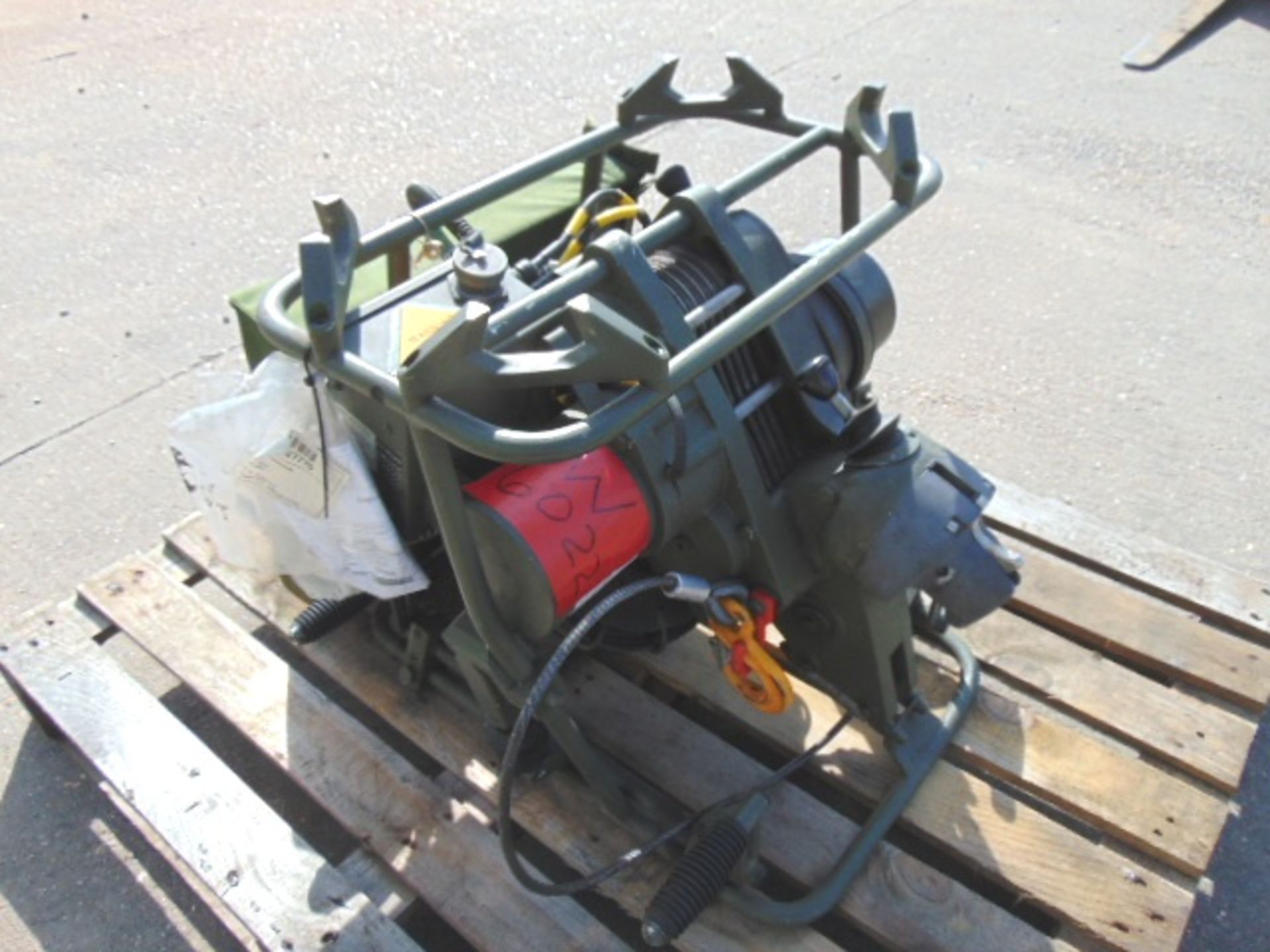 Ex Reserve Demountable Electric Winch Assembly with remote controls as shown. - Image 4 of 8