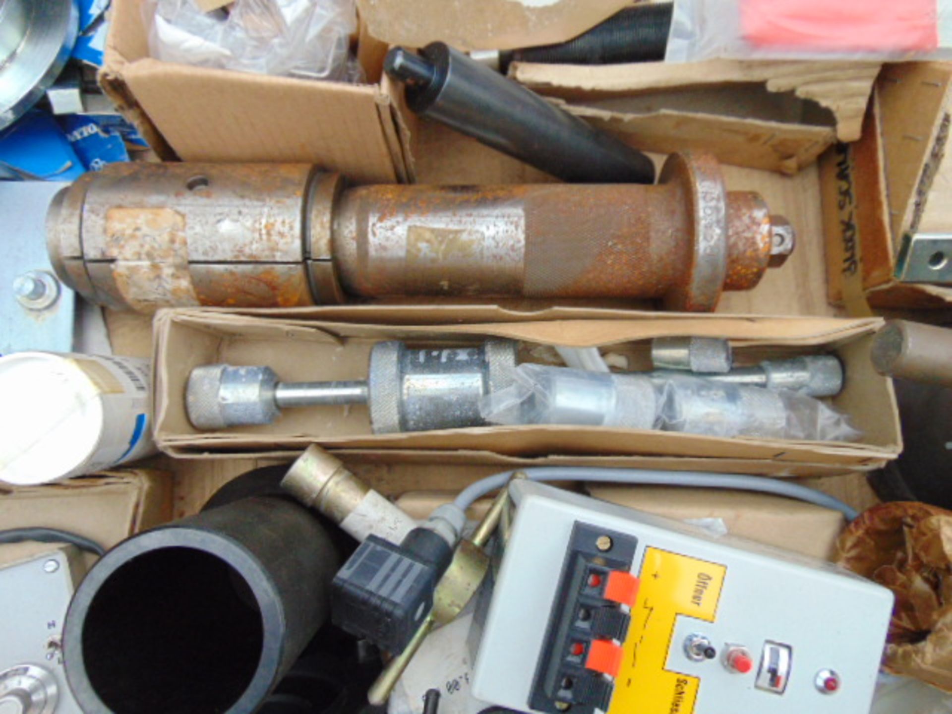 Stillage of Workshop Tools Leyland Daf, Drops, Foden, Volvo etc as shown - Image 4 of 9