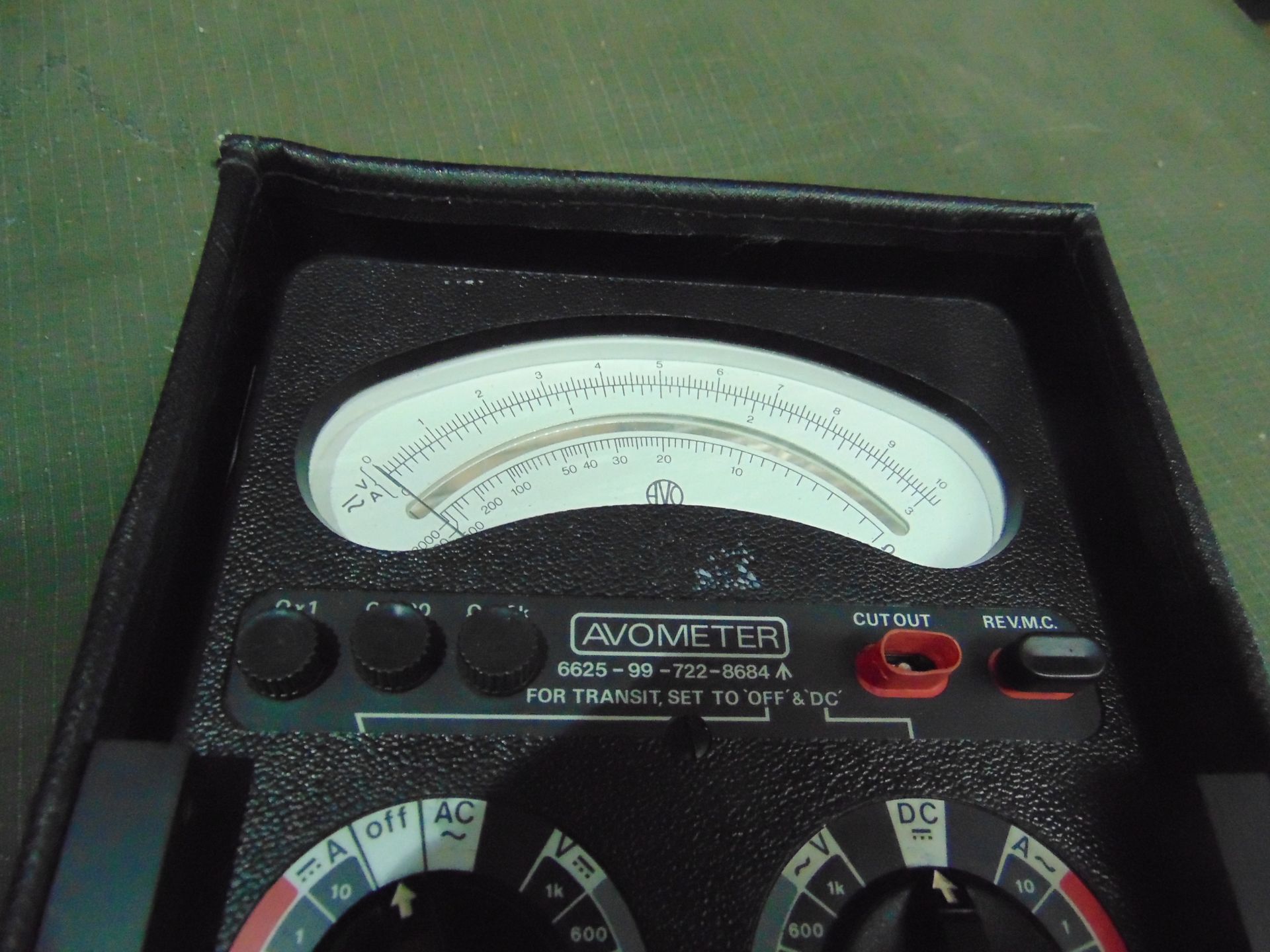 UNIVERSAL AVOMETER N01 MK4 C/W LEADS/ ACESSORIES - Image 5 of 6