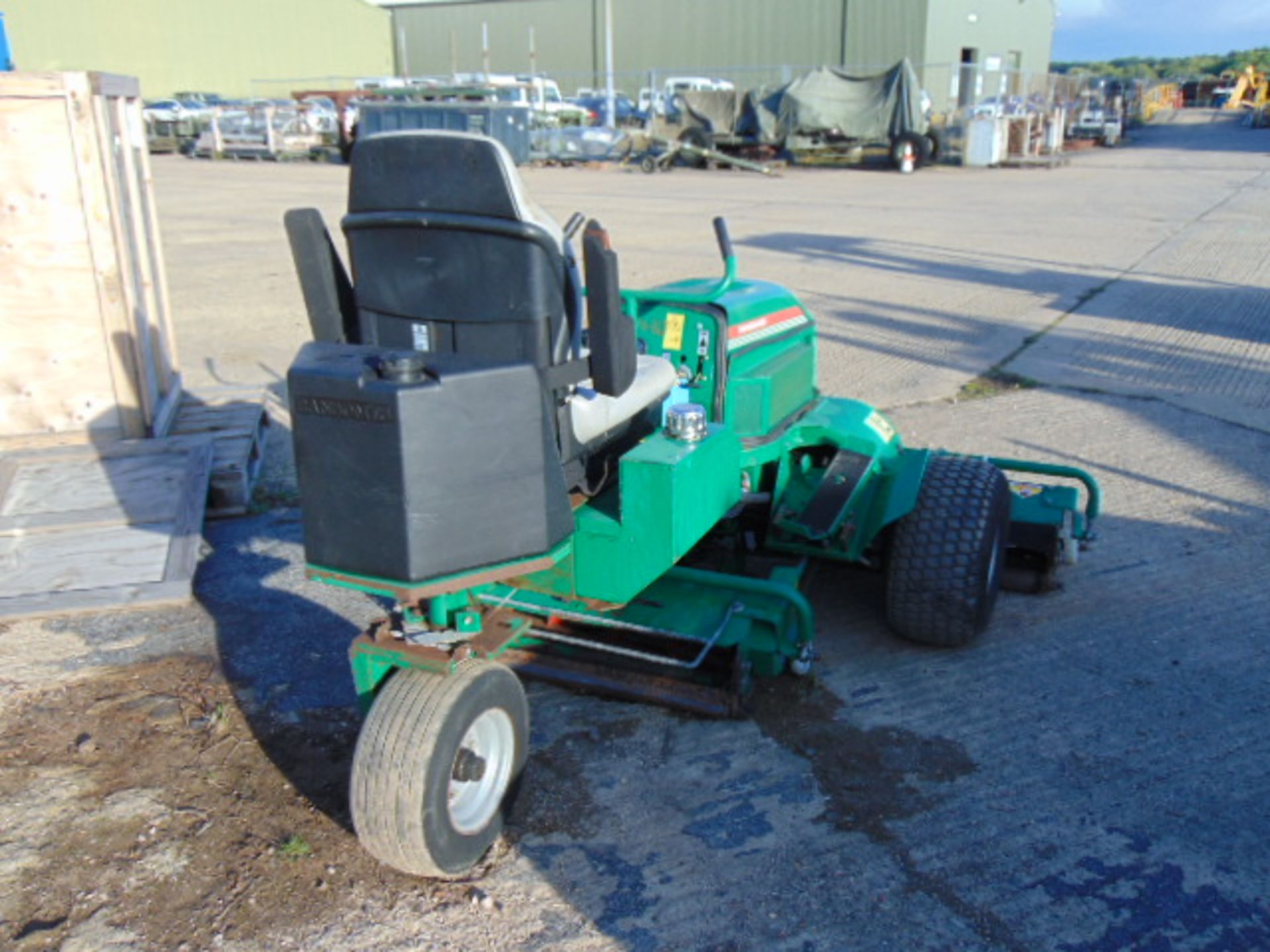 Ransomes T-Plex 180 Triple Gang Ride On Mower ONLY 709 HOURS! - Image 5 of 17