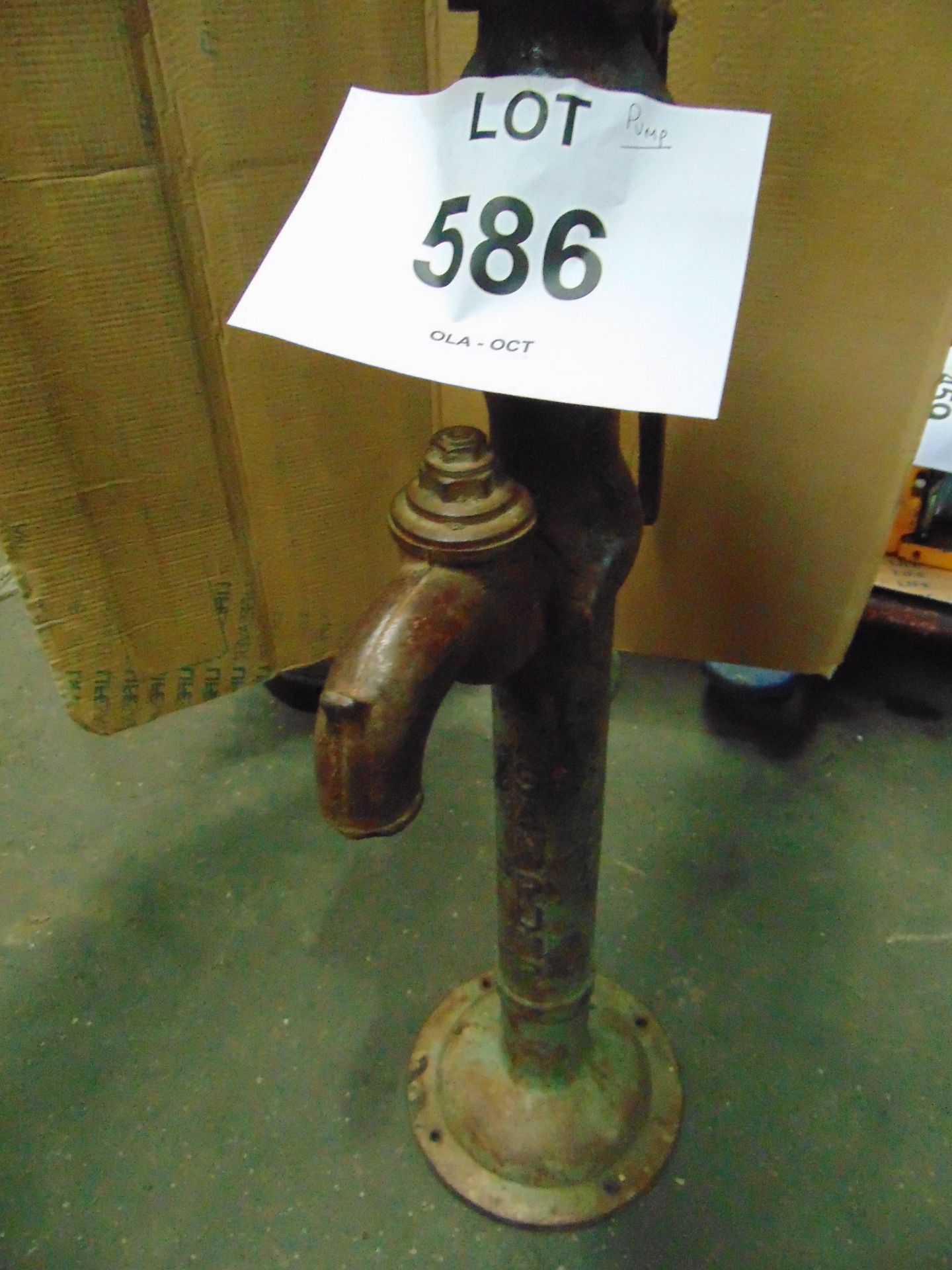 ANTIQUE CAST IRON WATER PUMP - VINTAGE - Image 4 of 6