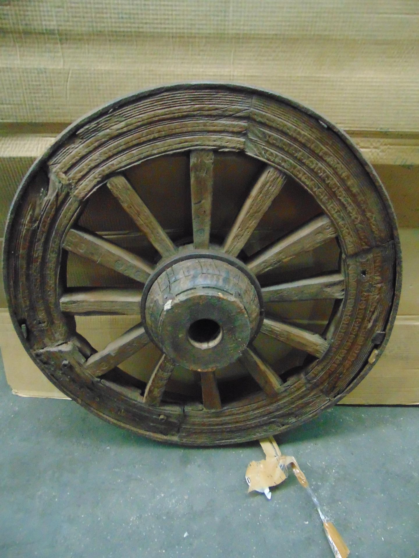 VERY RARE ANTIQUE WOODEN WAGON WHEEL WITH STEEL RIM, WOODEN SPOKES - 85 CMS - Image 2 of 6