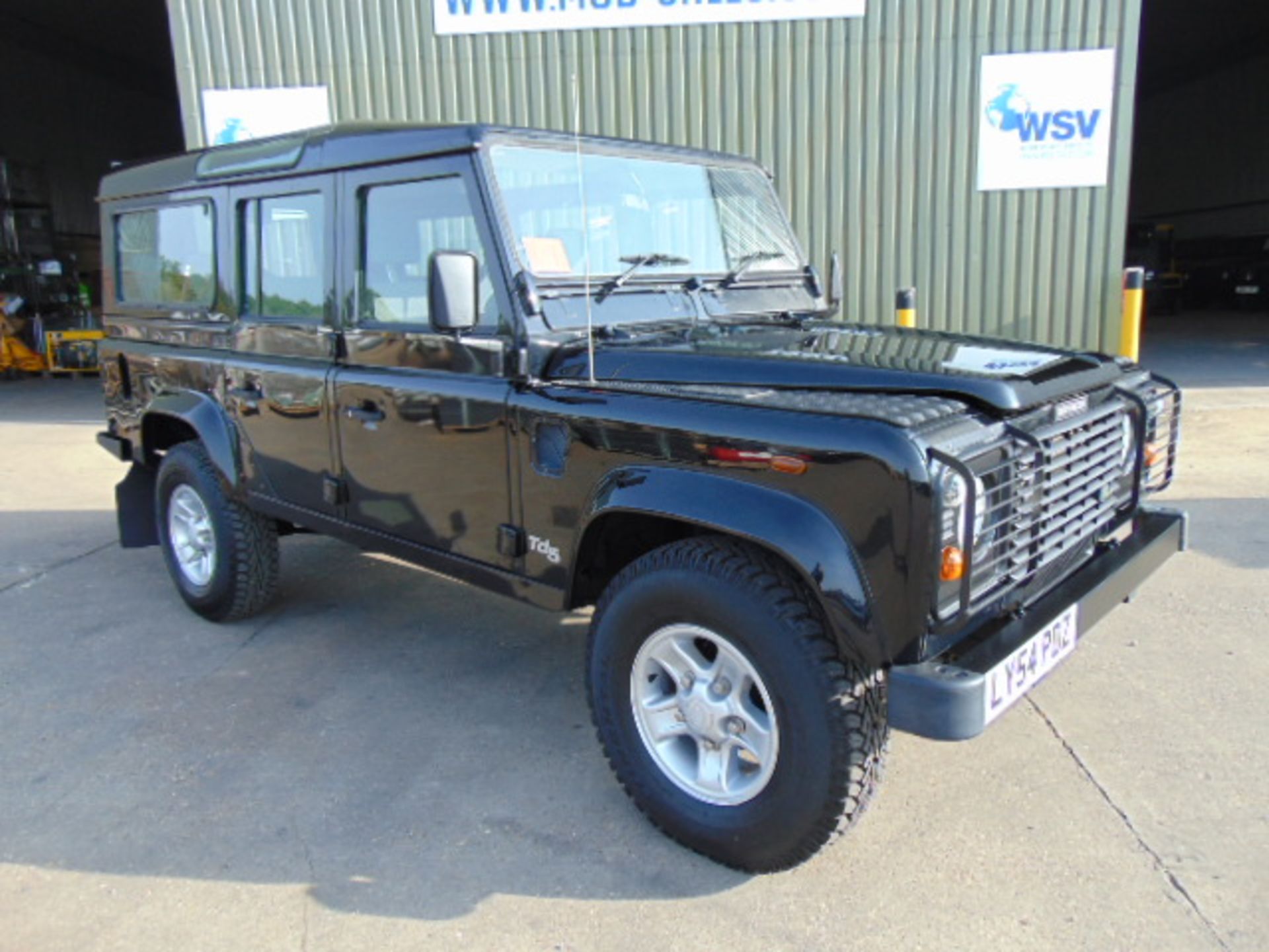 2005 Land Rover Defender 110 County TD5 9 Seat Station Wagon c/w Service History ONLY 100,212 Miles! - Image 4 of 43