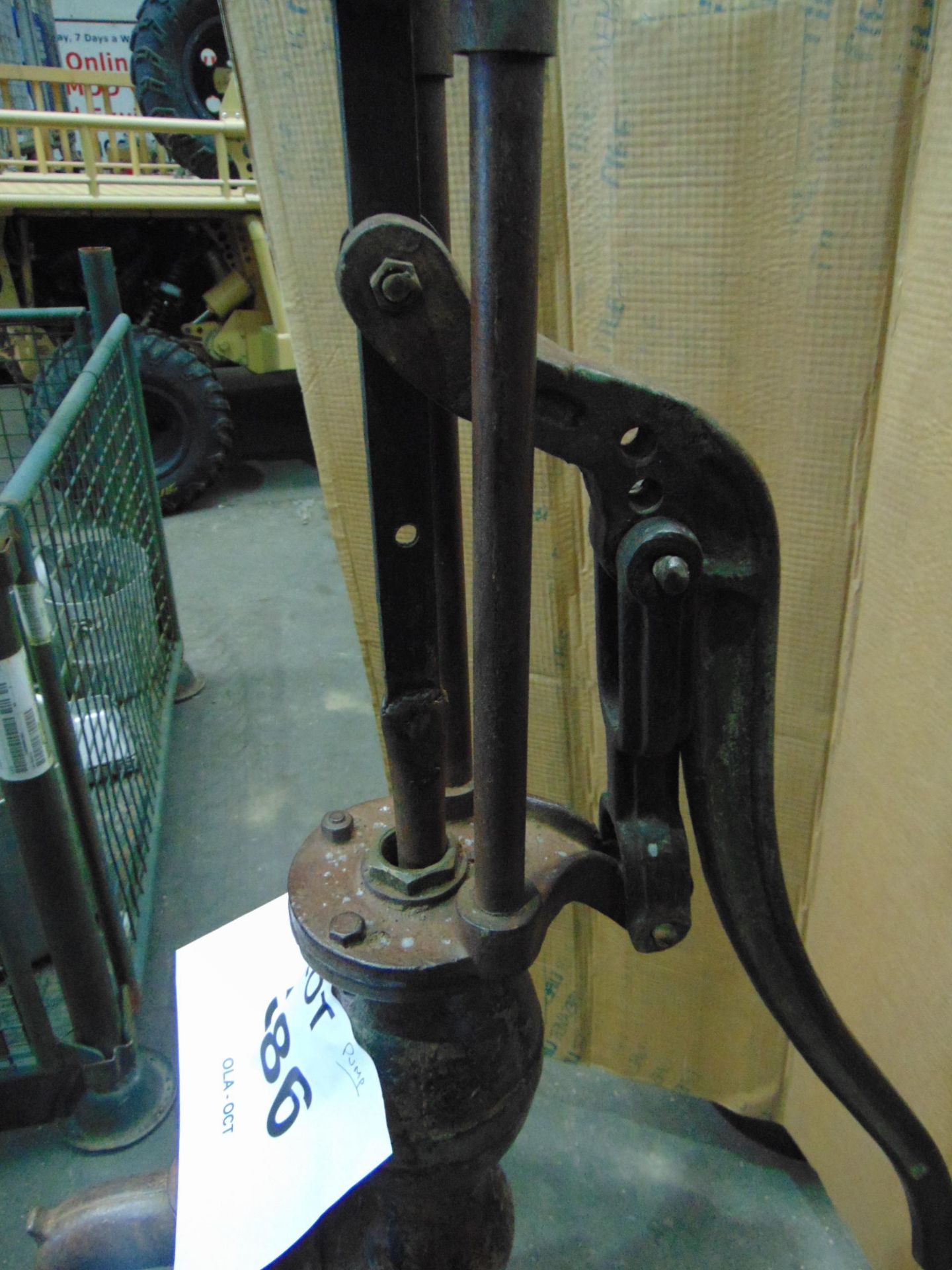 ANTIQUE CAST IRON WATER PUMP - VINTAGE - Image 3 of 6