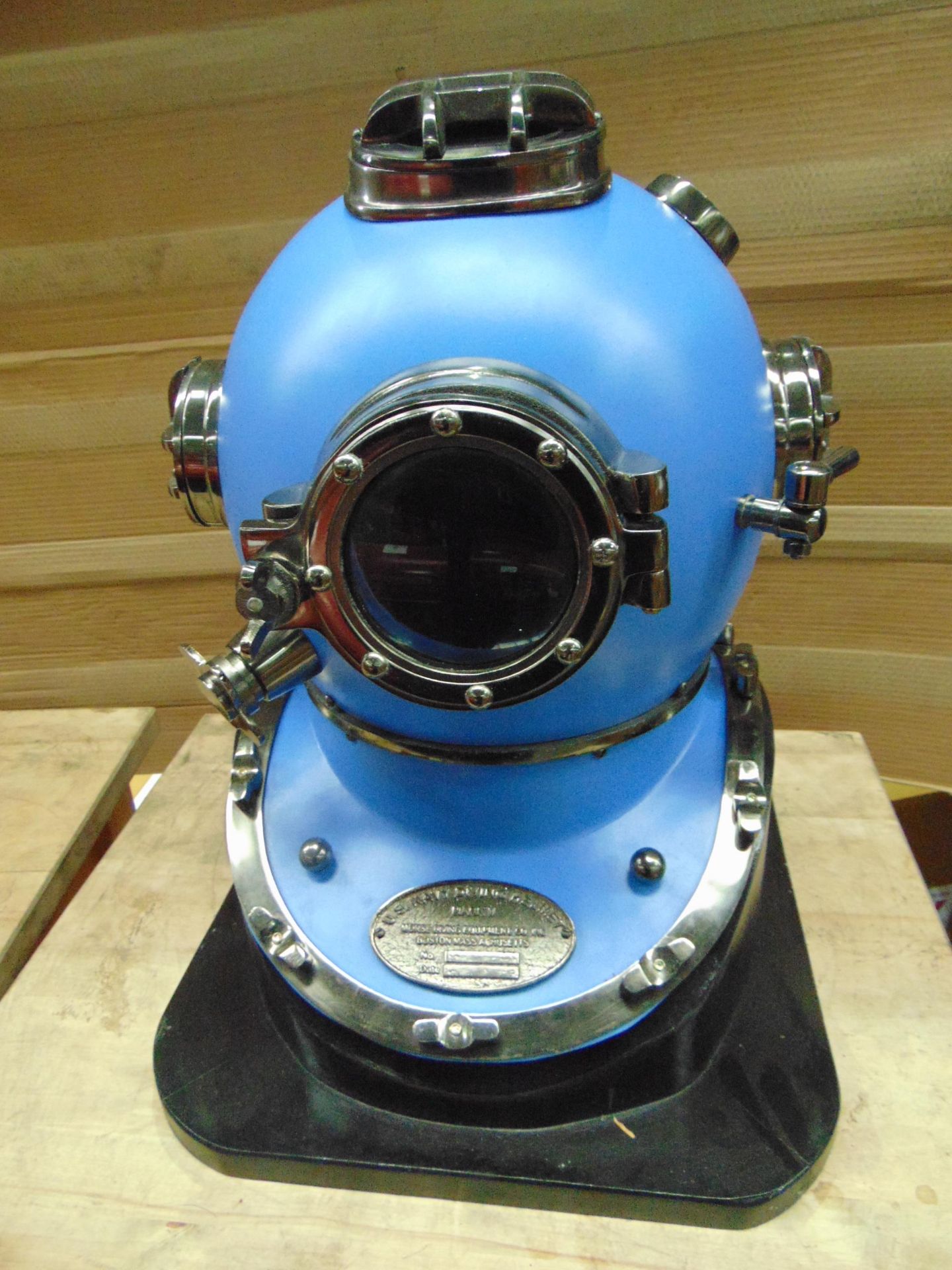 US NAVY MKV DIVING HELMET REPRO ON PLINTH 38CMS X 48CMS X 50CMS - Image 3 of 8