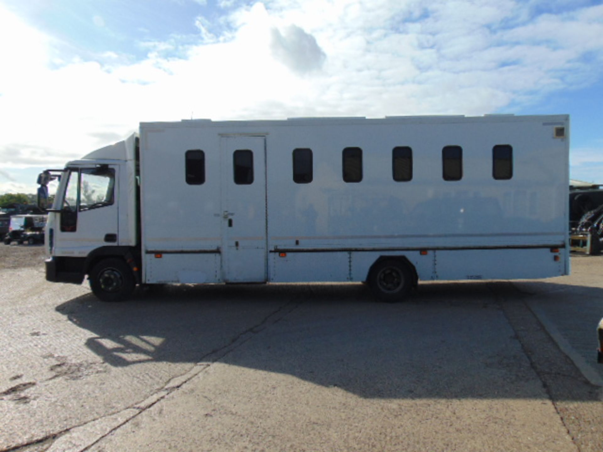 2011 Iveco Eurocargo 100E18 Day Cab Box Van 4x2 3.9L Diesel - Prison/Secure Transport Vehicle - Image 4 of 26