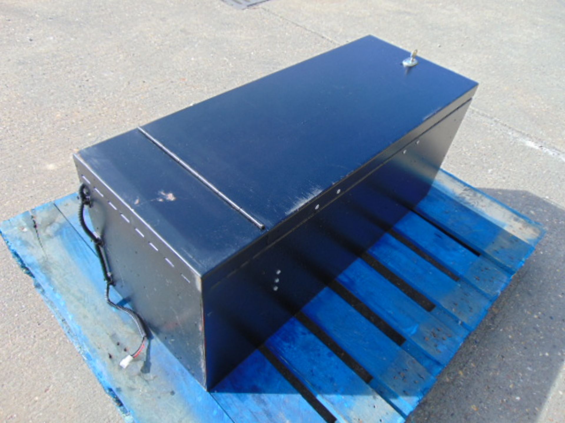 Secure Lockable Vehicle Storage Box 90 x 40 x 35 cms as shown - Image 3 of 7
