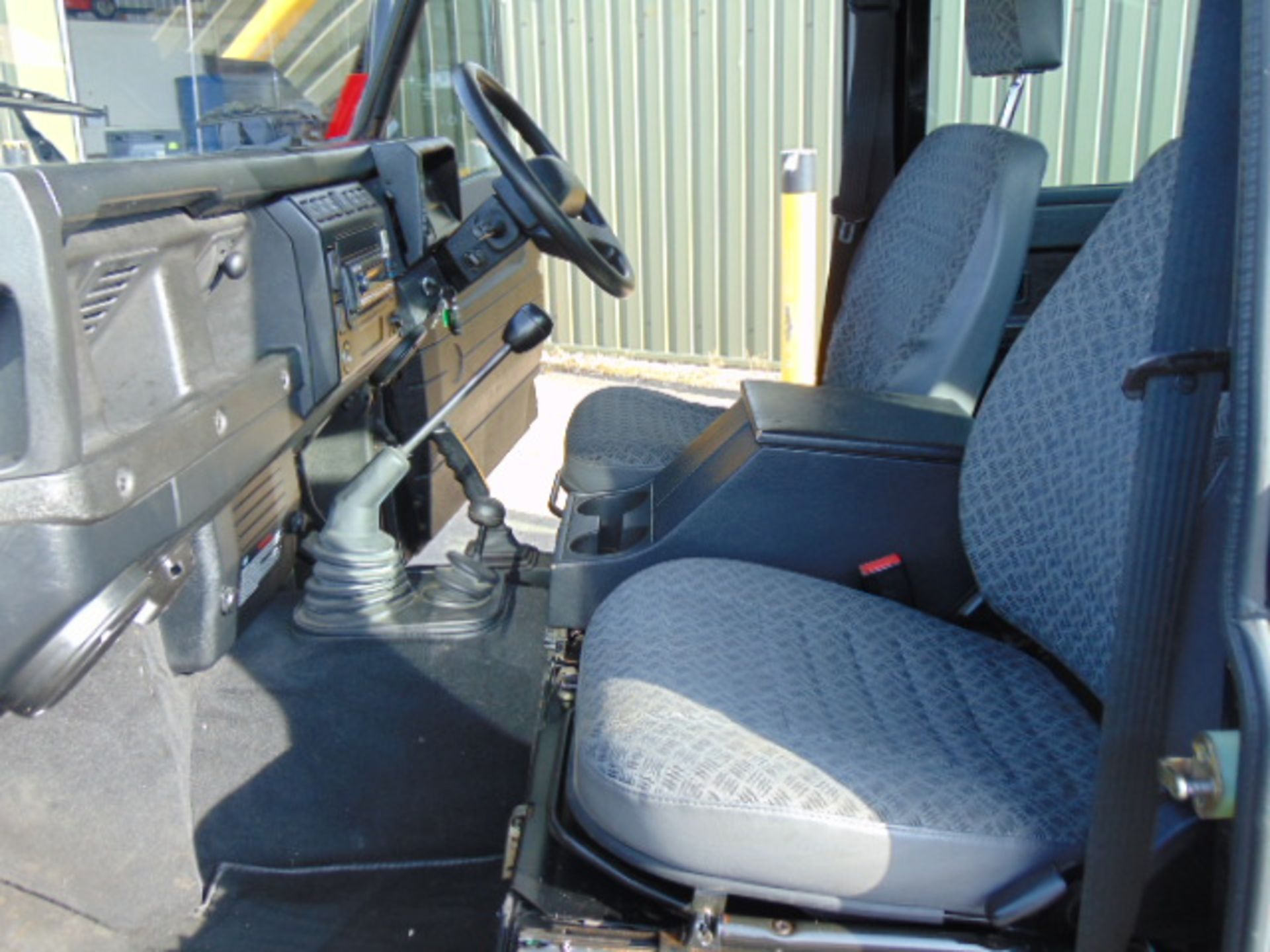 2005 Land Rover Defender 110 County TD5 9 Seat Station Wagon c/w Service History ONLY 100,212 Miles! - Image 35 of 43