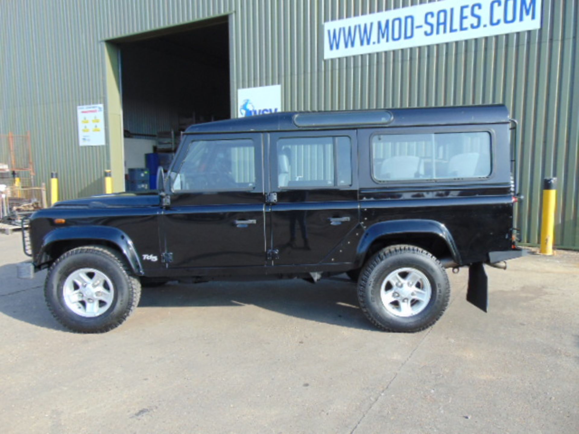 2005 Land Rover Defender 110 County TD5 9 Seat Station Wagon c/w Service History ONLY 100,212 Miles! - Image 6 of 43