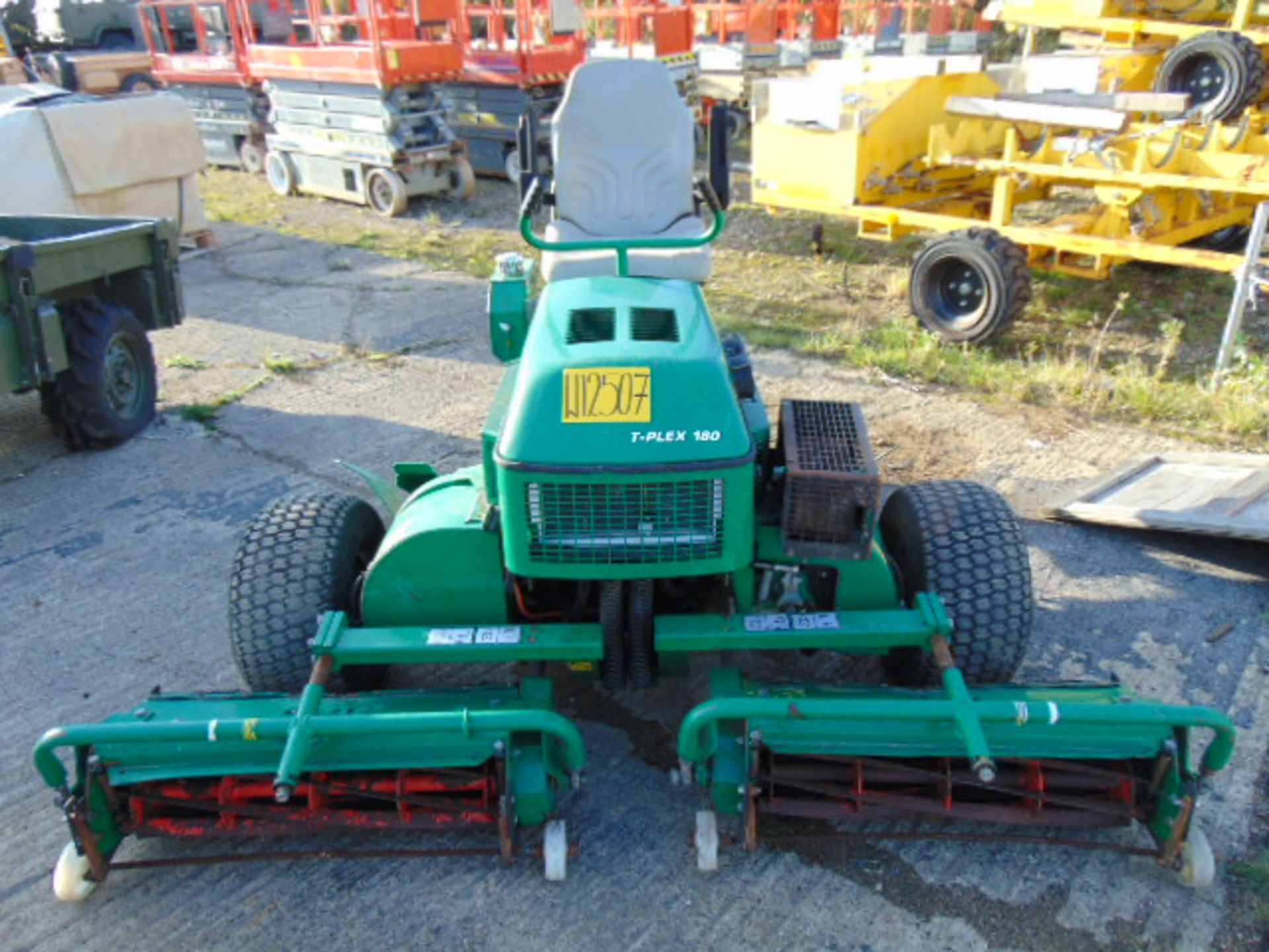 Ransomes T-Plex 180 Triple Gang Ride On Mower ONLY 709 HOURS! - Image 2 of 17