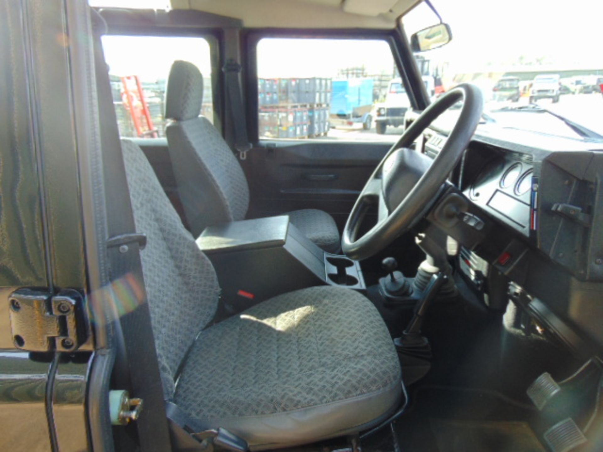 2005 Land Rover Defender 110 County TD5 9 Seat Station Wagon c/w Service History ONLY 100,212 Miles! - Image 18 of 43