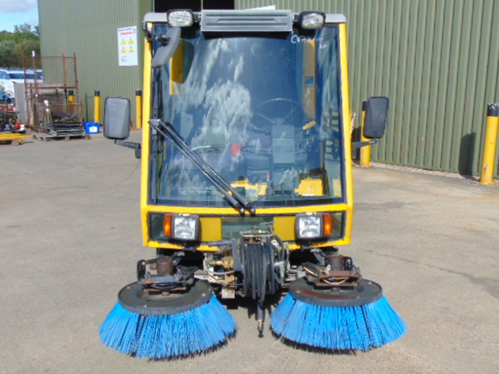 Schmidt Swingo 250 Compact Road Sweeper from RAF Low Hours - Image 2 of 18