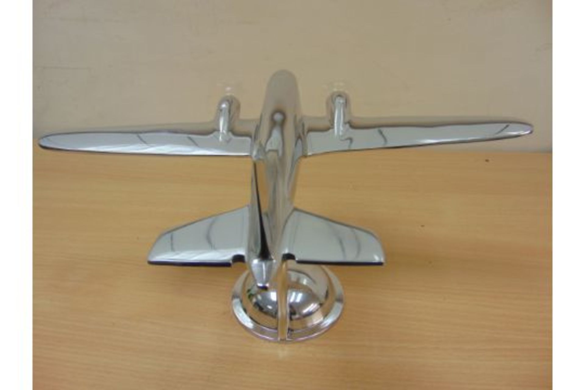 POLISHED ALUMINIUM DESKTOP MODEL OF A DC3 DAKOTA WITH ROTATING PROP DISCS - Image 8 of 10