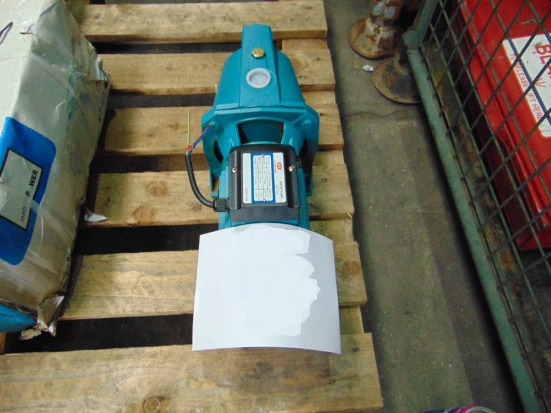 You are bidding for a Unissued 220 Volt 1Hp water pump 3.5 m3 / 40m head