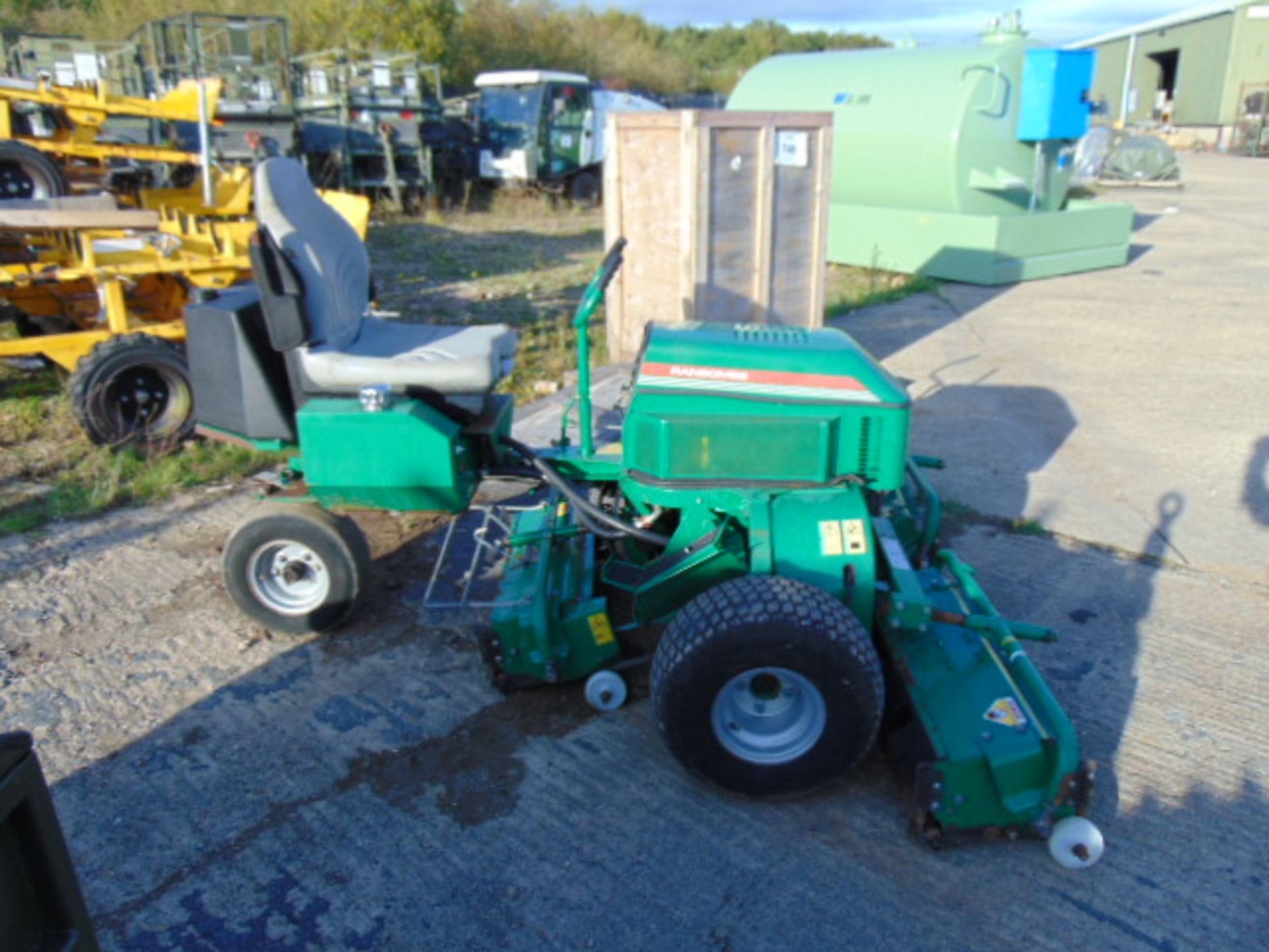 Ransomes T-Plex 180 Triple Gang Ride On Mower ONLY 709 HOURS! - Image 4 of 17