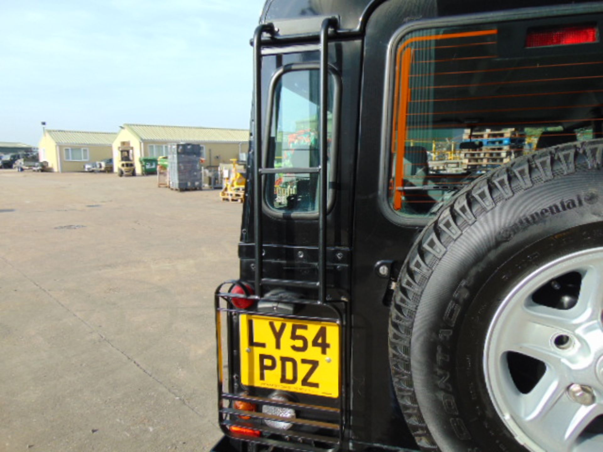 2005 Land Rover Defender 110 County TD5 9 Seat Station Wagon c/w Service History ONLY 100,212 Miles! - Image 15 of 43