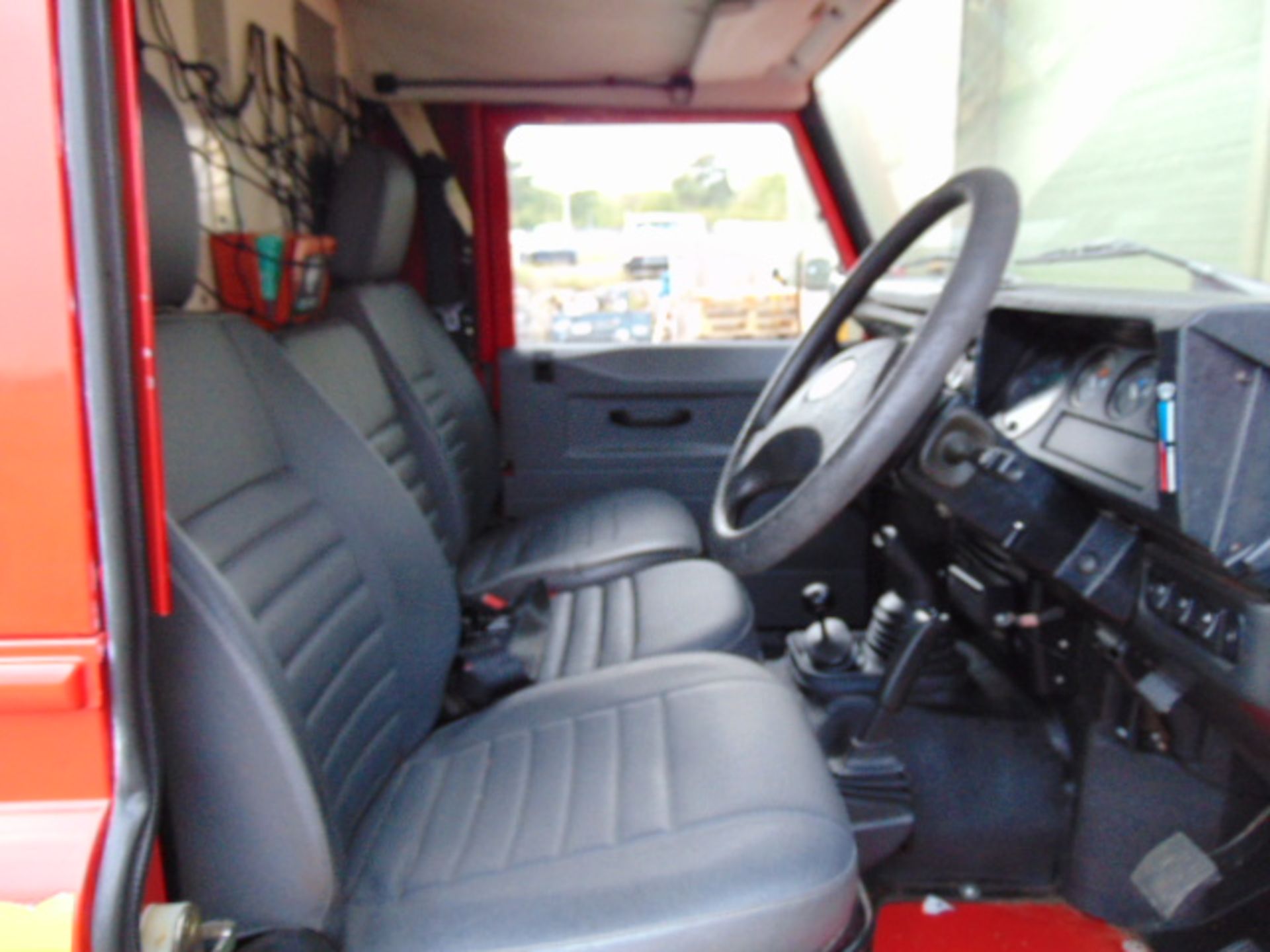 1 Owner Land Rover Defender 110 TD5 Saxon Firefighting Vehicle ONLY 34,600 MILES! - Image 25 of 45