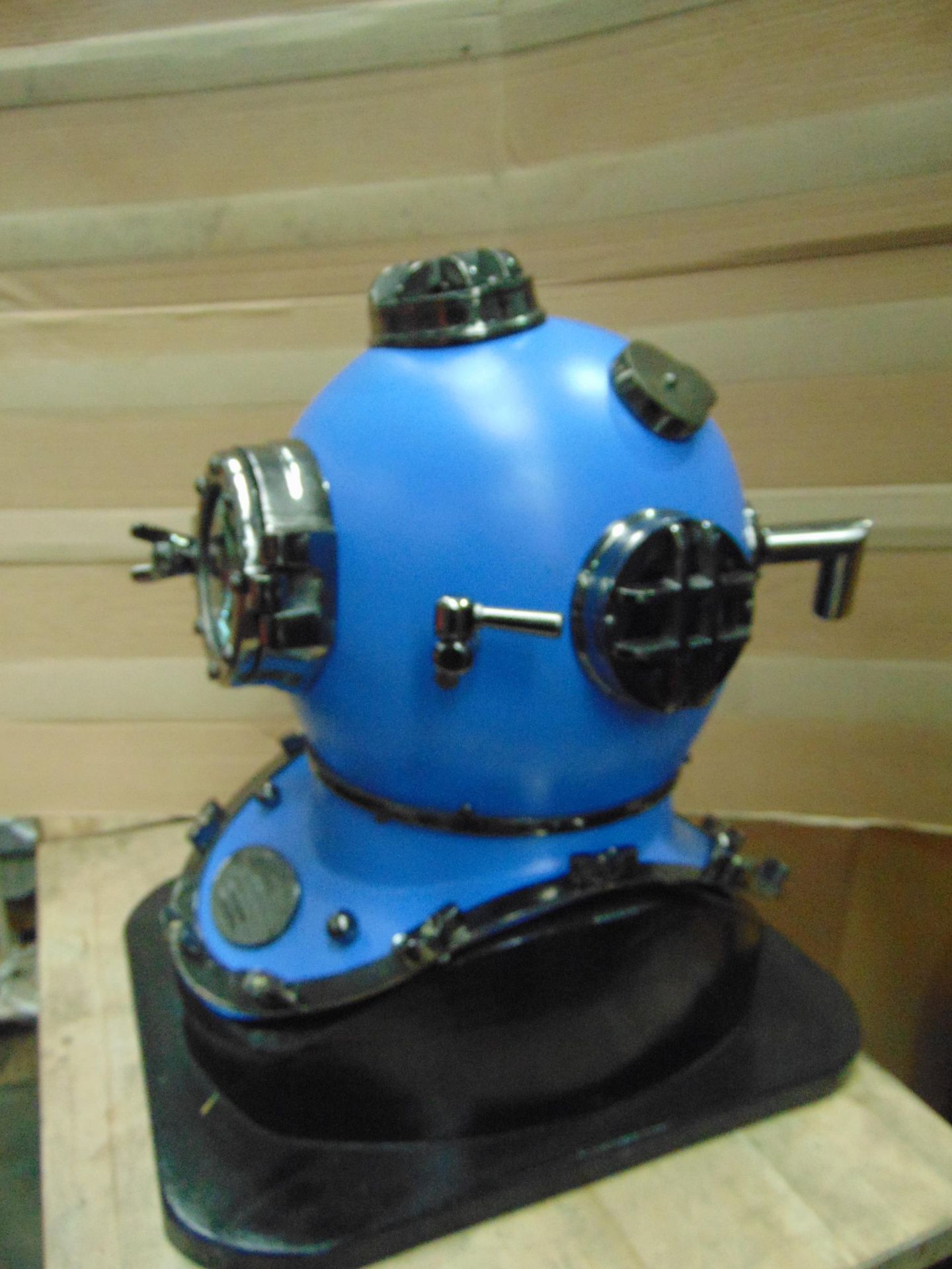 US NAVY MKV DIVING HELMET REPRO ON PLINTH 38CMS X 48CMS X 50CMS - Image 2 of 8