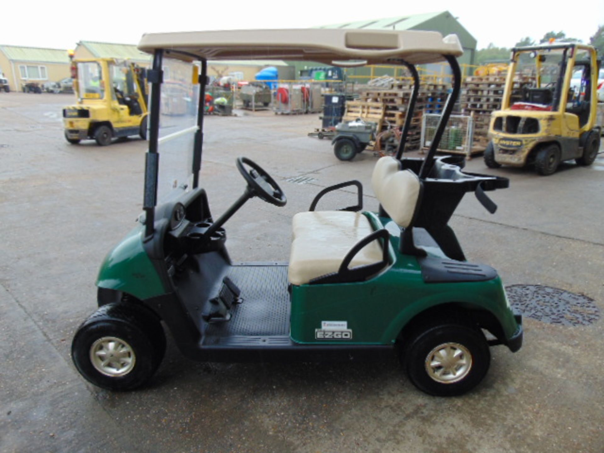E-Z-GO 2 Seat Electric Golf Buggy - Image 4 of 13