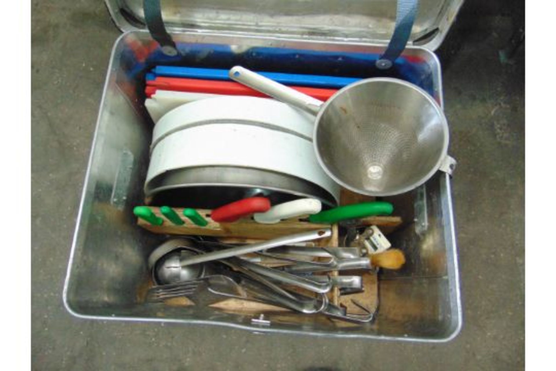 No 5 Completed Cooking Set with Burners, Oven and Tools, Knives, Chopping Board ETC - Image 5 of 5