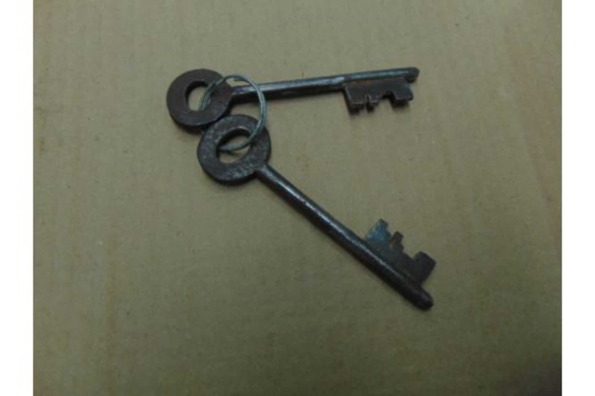 :BIG BRITISH RAILWAYS PADLOCK C/W 2X KEYS - Image 2 of 5