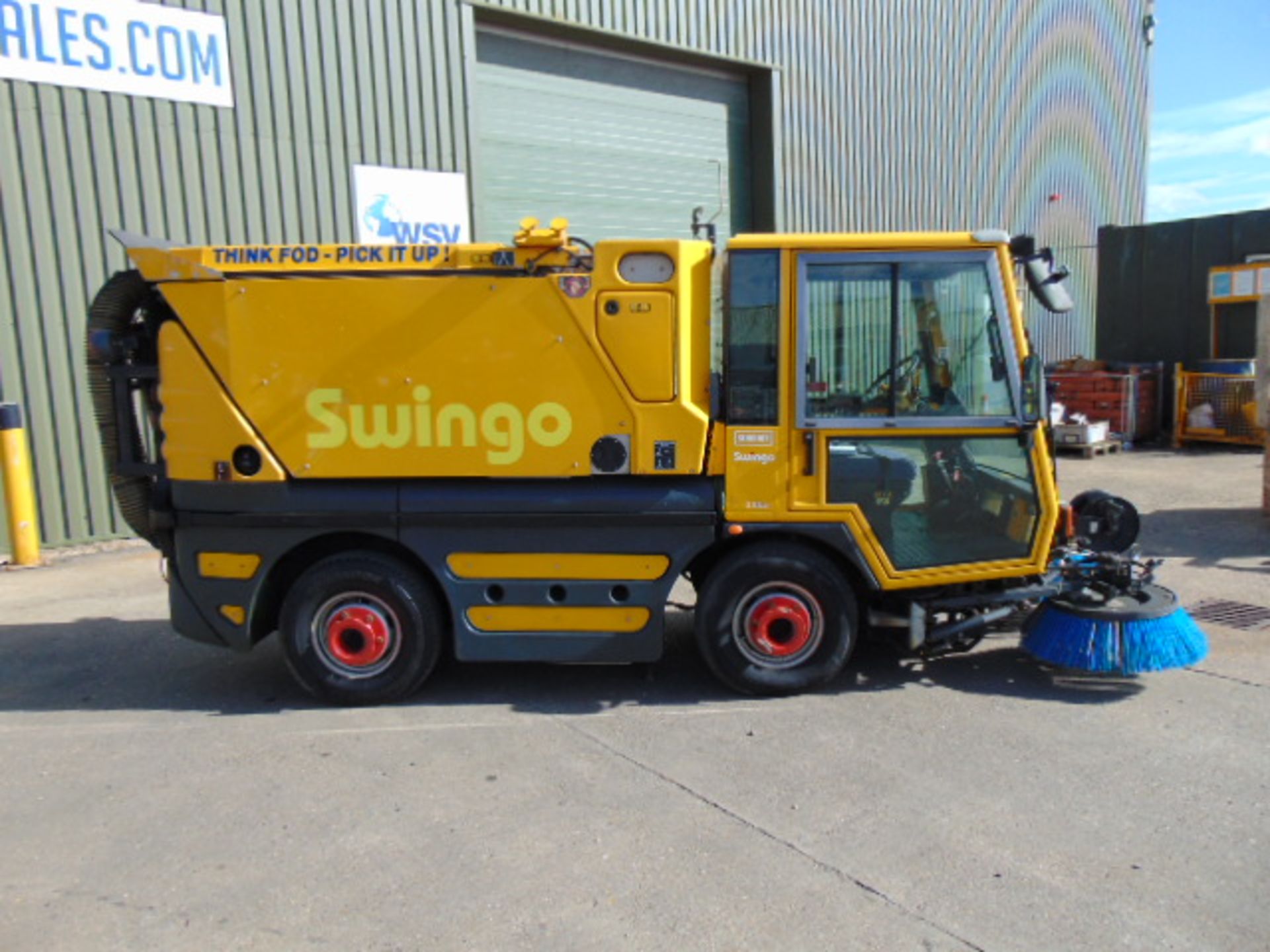 Schmidt Swingo 250 Compact Road Sweeper from RAF Low Hours - Image 5 of 18