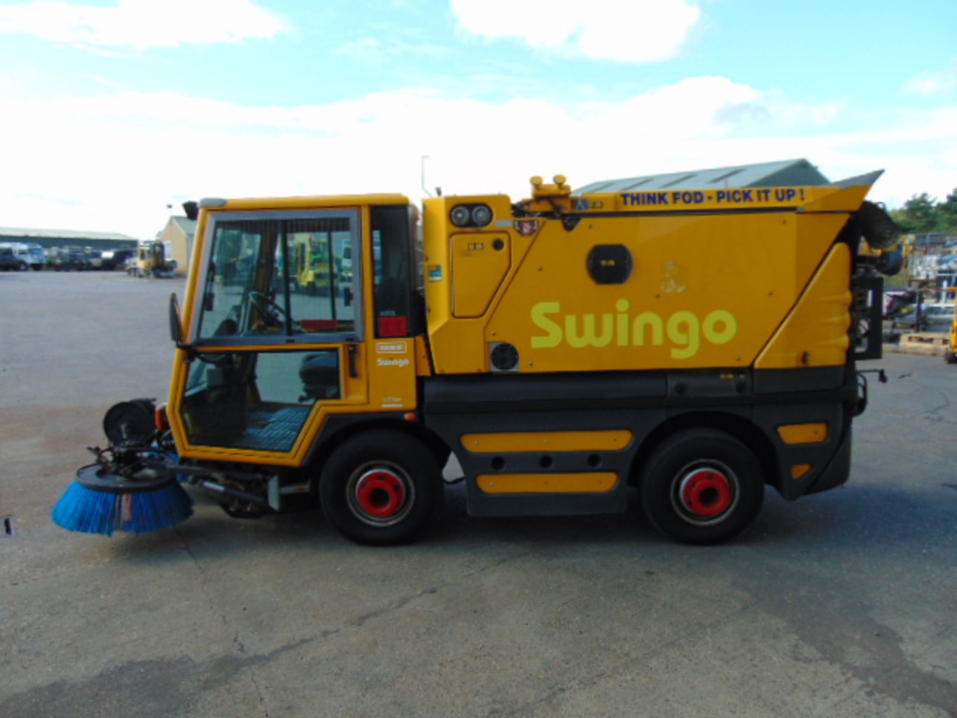 Schmidt Swingo 250 Compact Road Sweeper from RAF Low Hours - Image 4 of 18