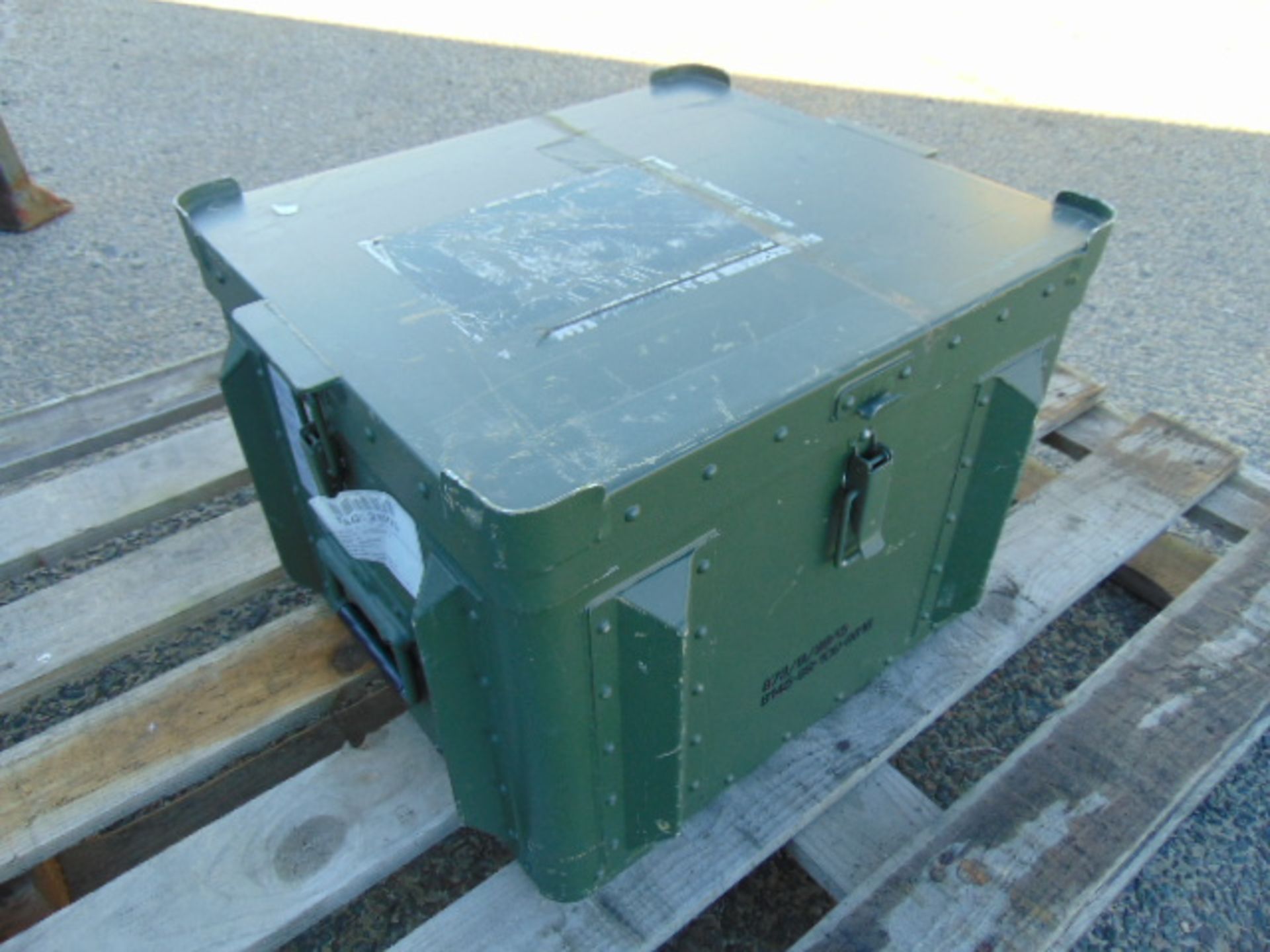 Heavy Duty Secure Storage Box H 33 x W 46 x L 41cms - Image 4 of 7