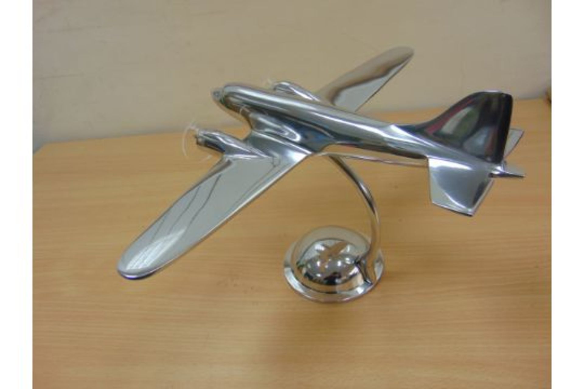 POLISHED ALUMINIUM DESKTOP MODEL OF A DC3 DAKOTA WITH ROTATING PROP DISCS - Image 2 of 10