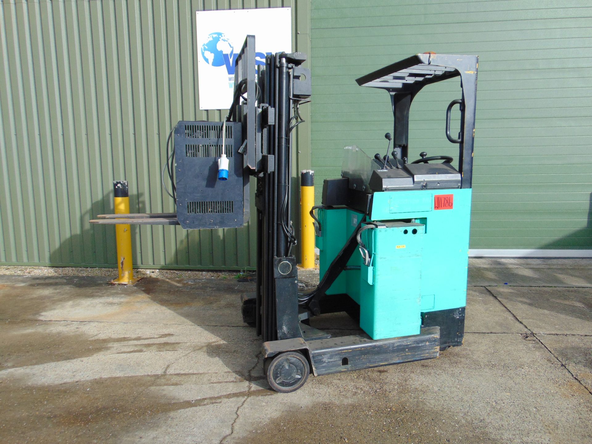 Hamech R5.15N Electric Reach Forklift C/W Battery Charger - Image 6 of 15