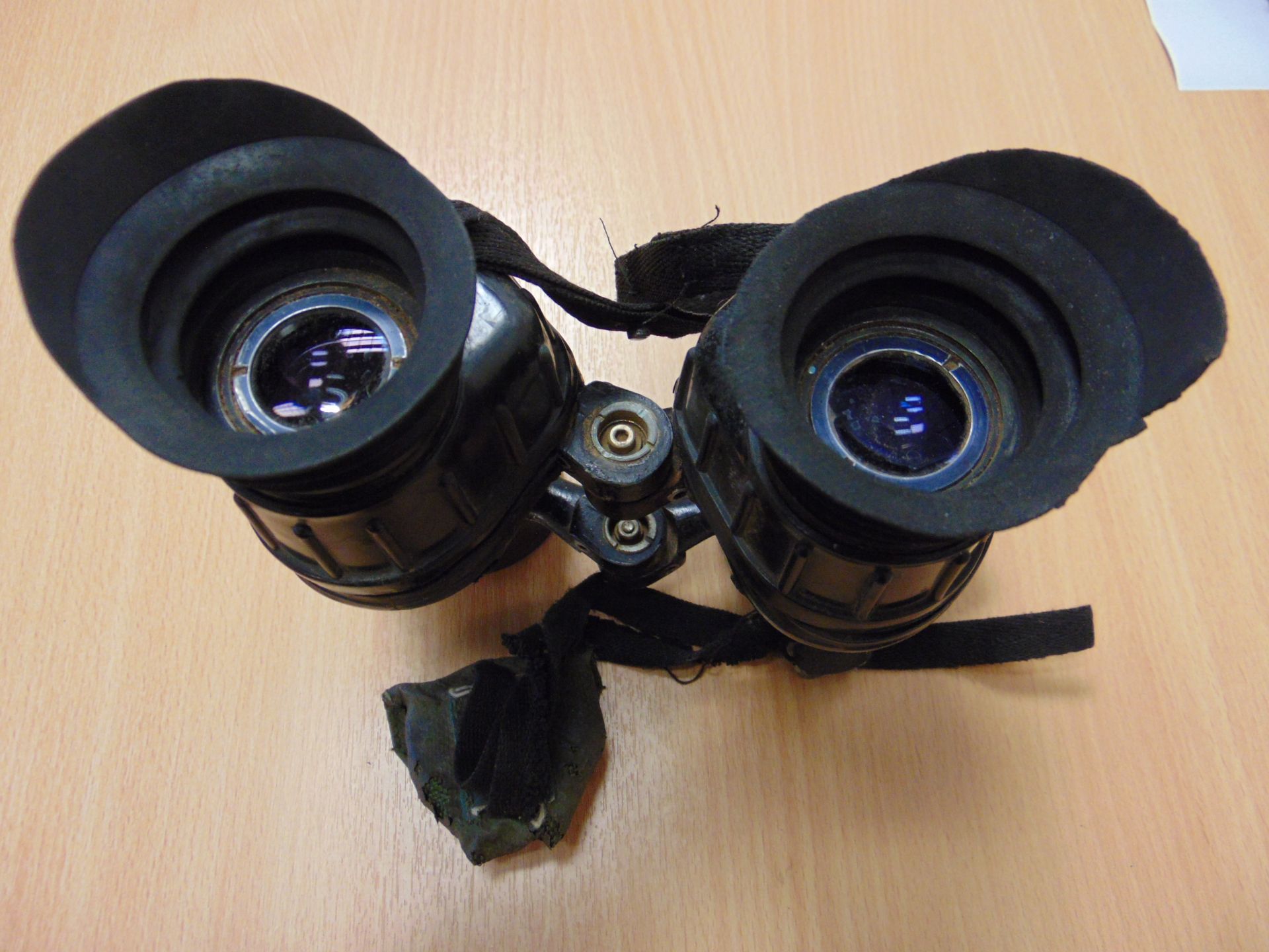 BRITISH ARMY L12A1 7X42 SELF FOCUSING BINOCULARS WITH FILTERS - Image 4 of 5