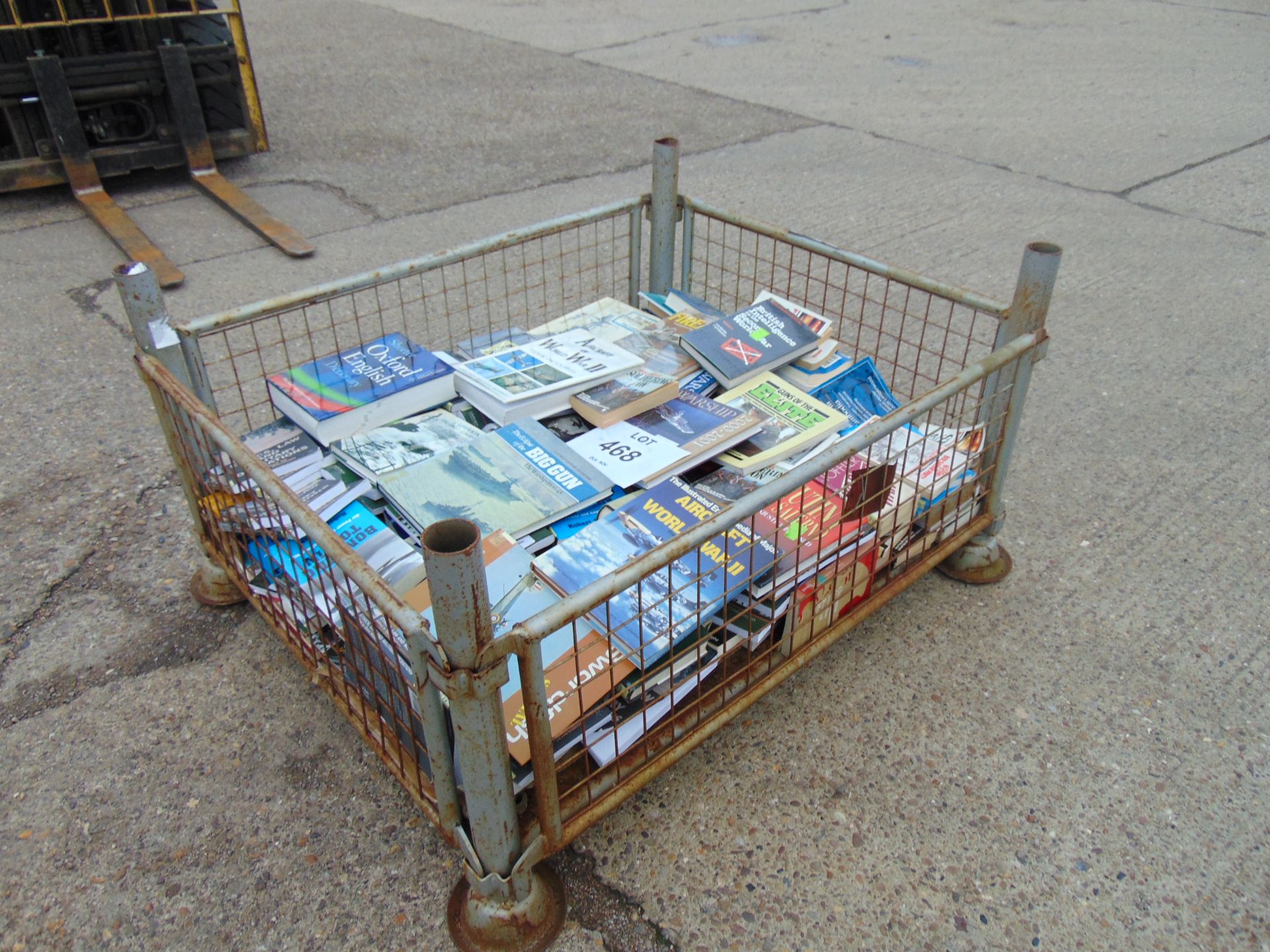 APPROX 150+ MILITARY BOOKS AS SHOWN - Image 4 of 4