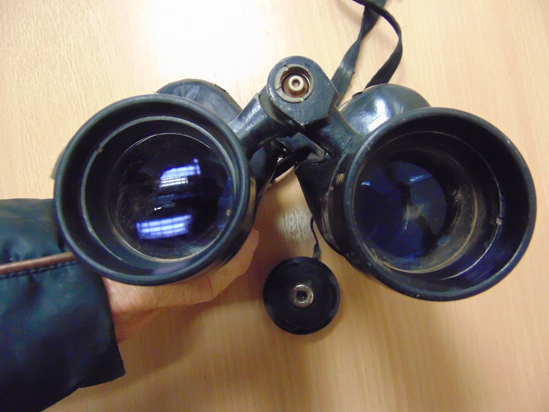 BRITISH ARMY L12A1 7X42 SELF FOCUSING BINOCULARS WITH FILTERS - Image 2 of 5