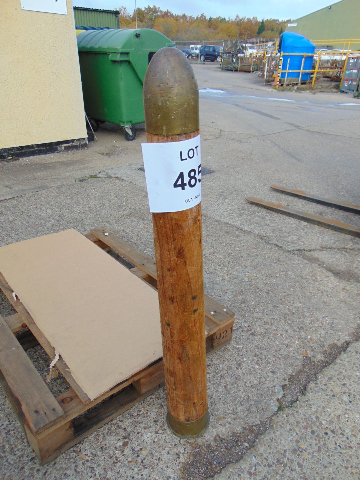 VERY RARE 120 MM L6A1 BAT DRILL RD BRASS AND OAK- DATED 1974 - Image 2 of 8