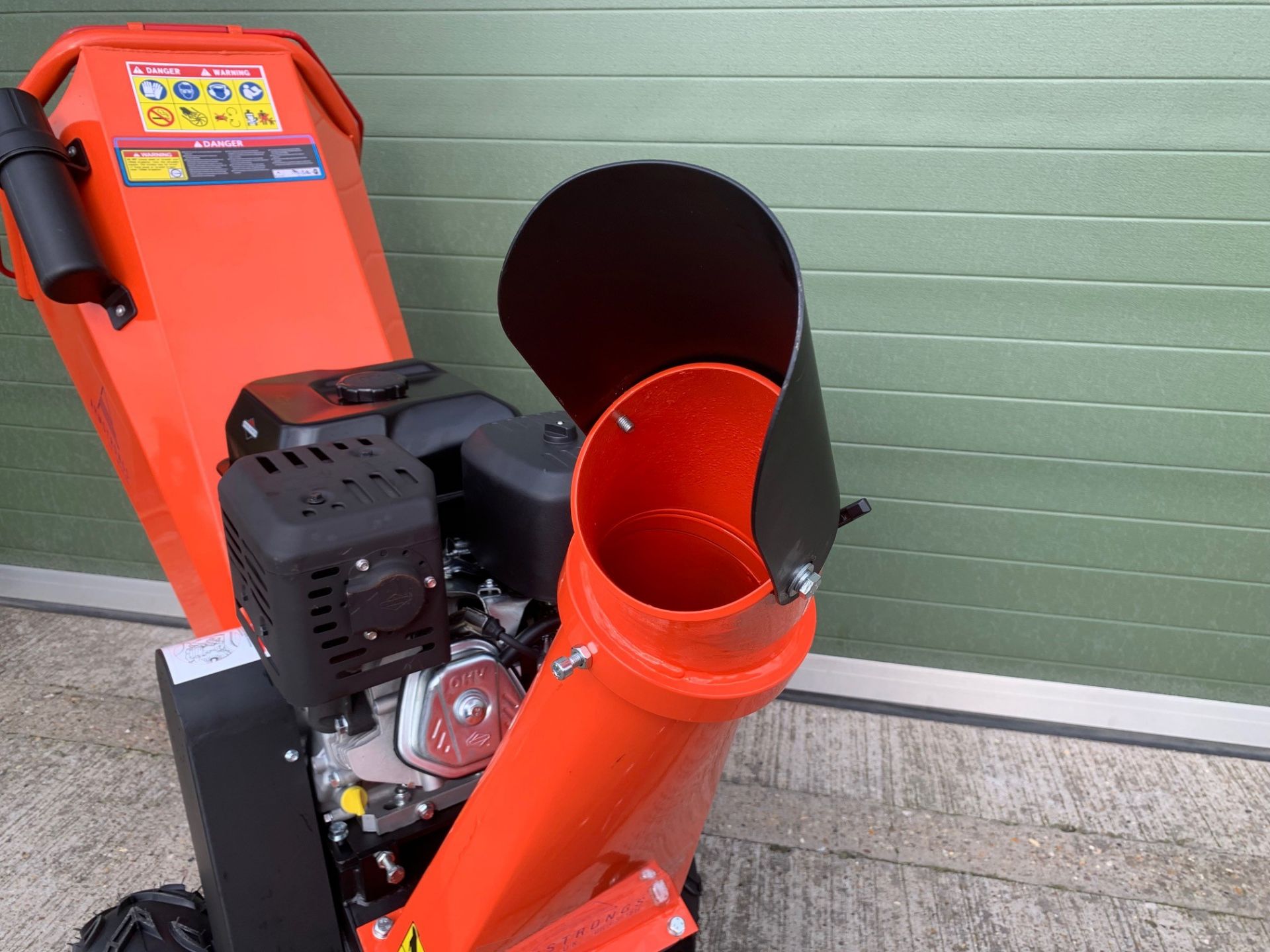 ** BRAND NEW ** Unused Armstrong DR-GS-15H Electric start Petrol Wood Chipper - Image 25 of 34