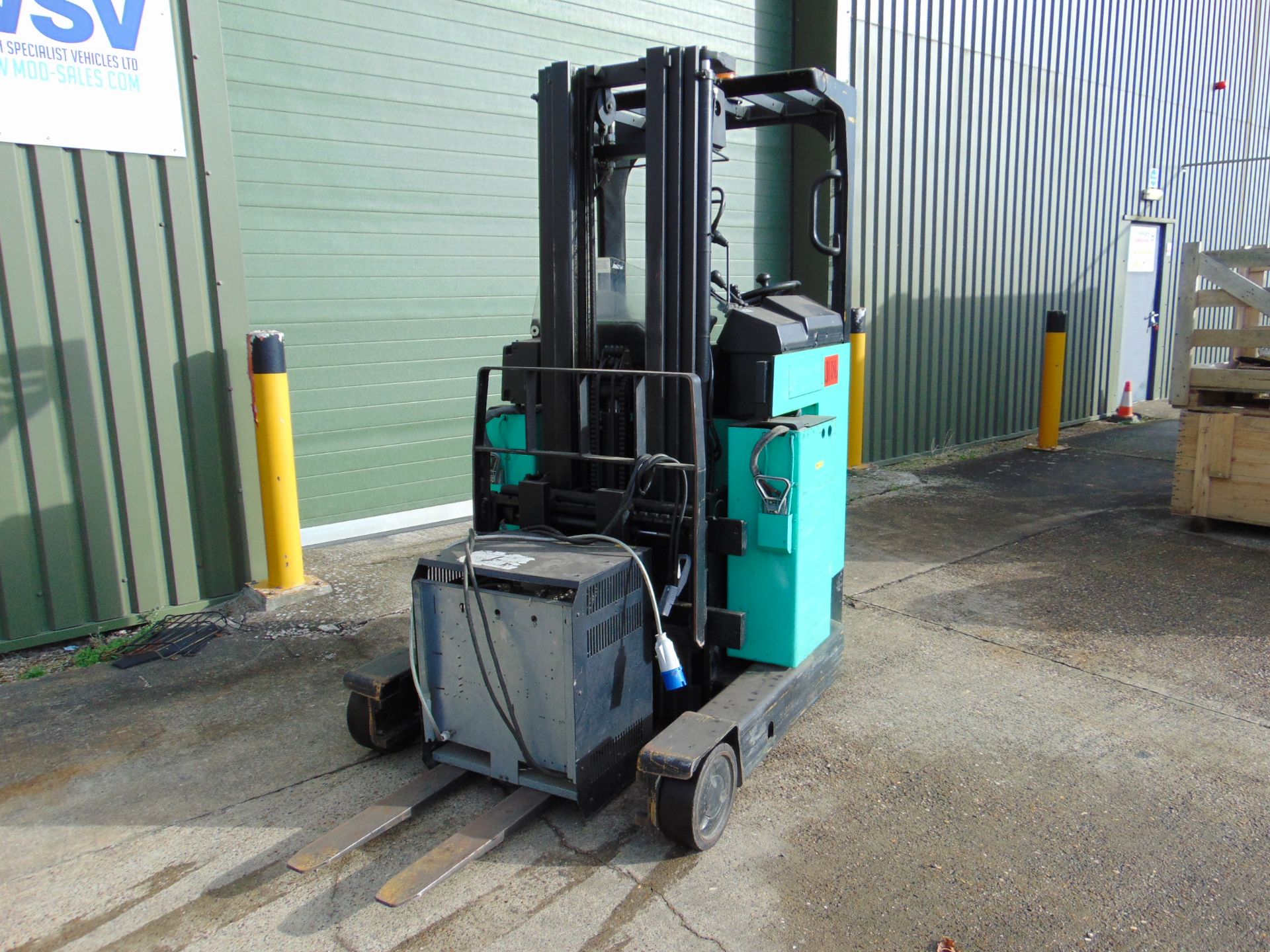 Hamech R5.15N Electric Reach Forklift C/W Battery Charger - Image 2 of 15