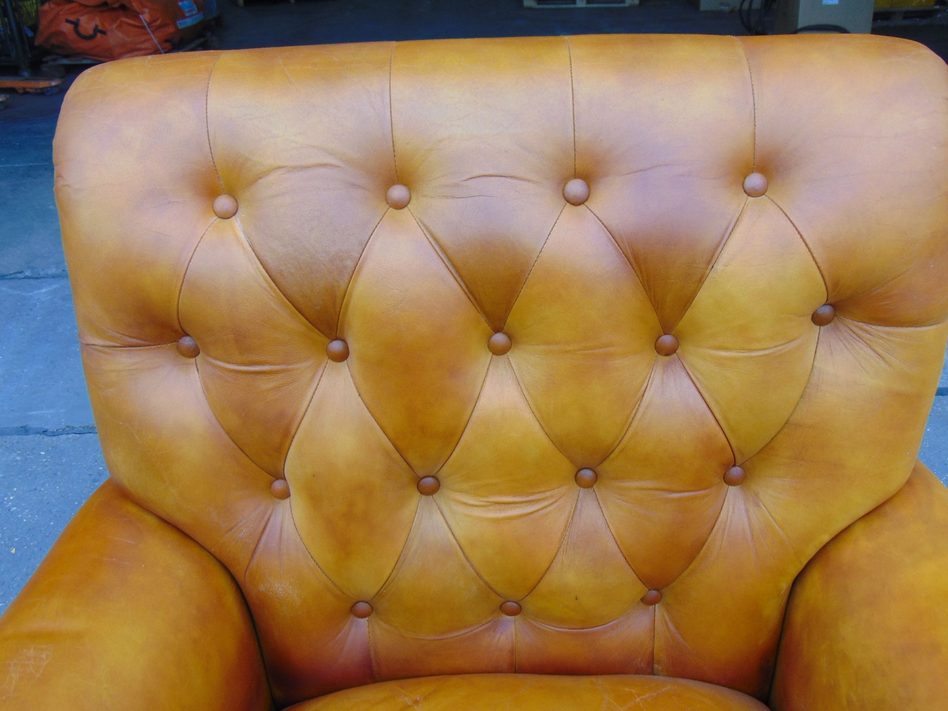 VERY NICE BUTTON BACK LEATHER ARM CHAIR - Image 5 of 5