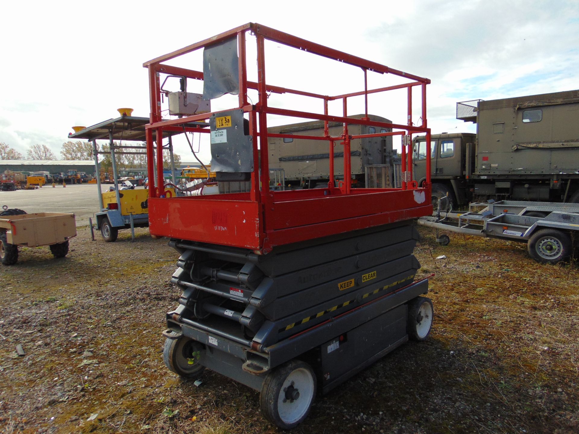 SkyJack SJ4632 Electric Scissor Lift ONLY 354 HOURS! - Image 7 of 17