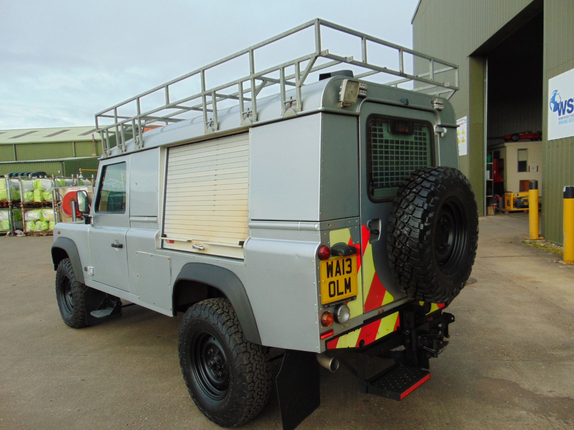 1 Owner 2013 Land Rover Defender 110 Puma hardtop 4x4 Utility vehicle ONLY 88,392 MILES! - Image 7 of 39