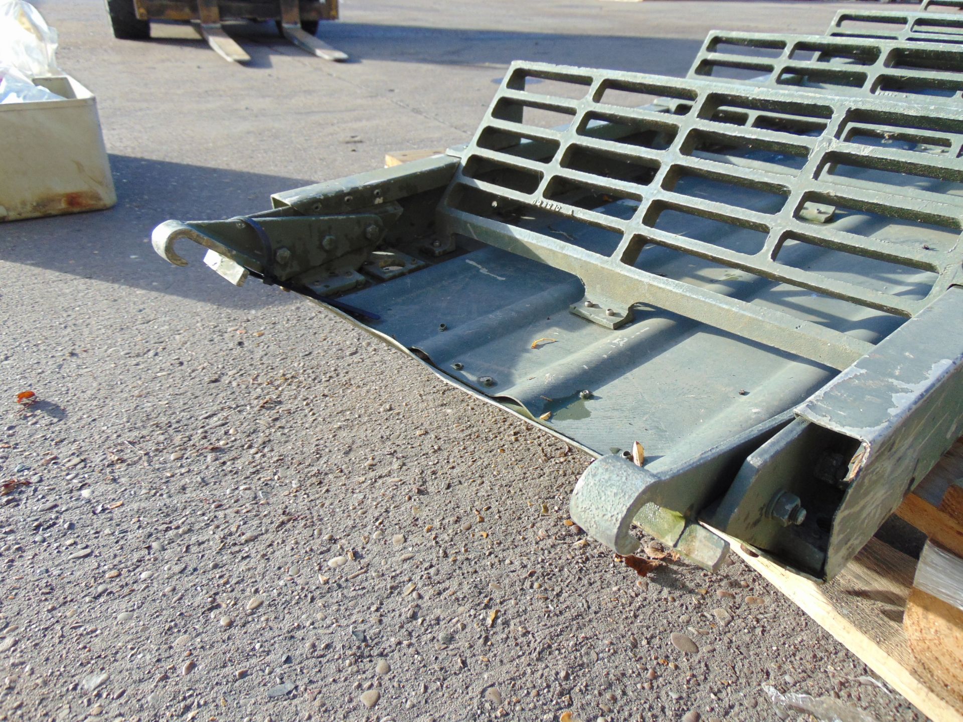 1.3m 4 Step Vehicle Access Ladder - Image 3 of 4