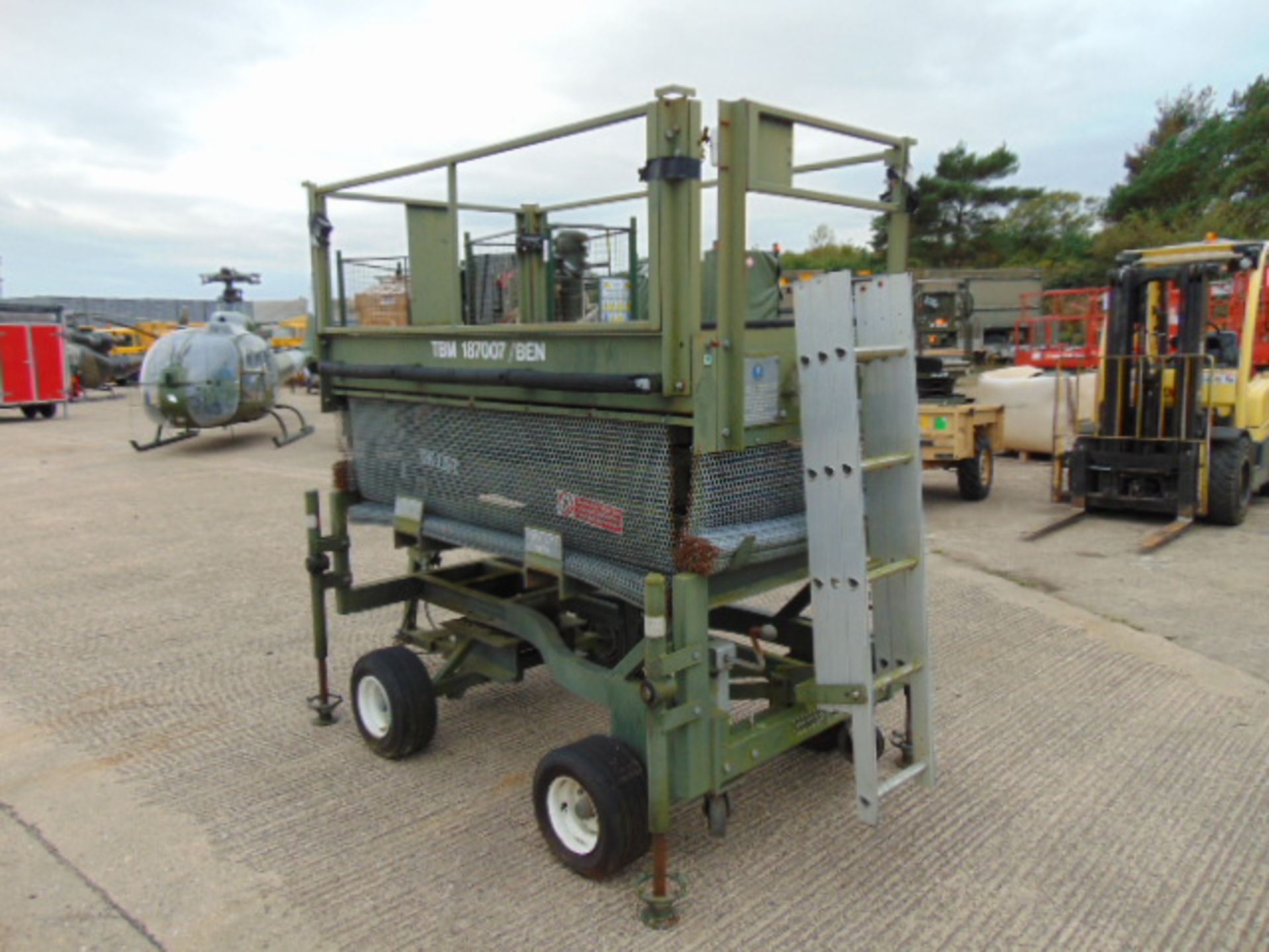 UK Lift Aircraft Hydraulic Access Platform from RAF as Shown - Image 4 of 11