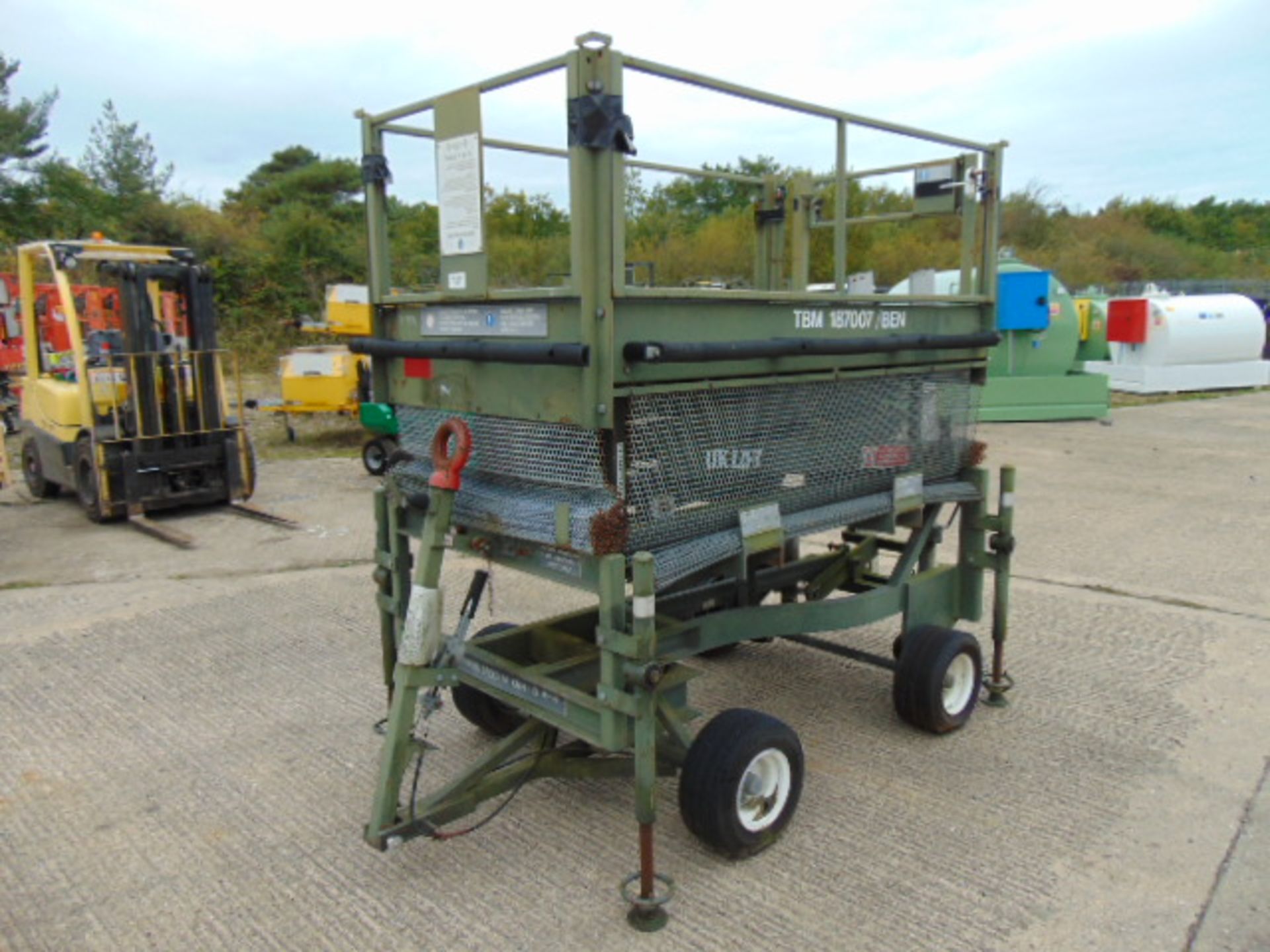 UK Lift Aircraft Hydraulic Access Platform from RAF as Shown - Image 3 of 11
