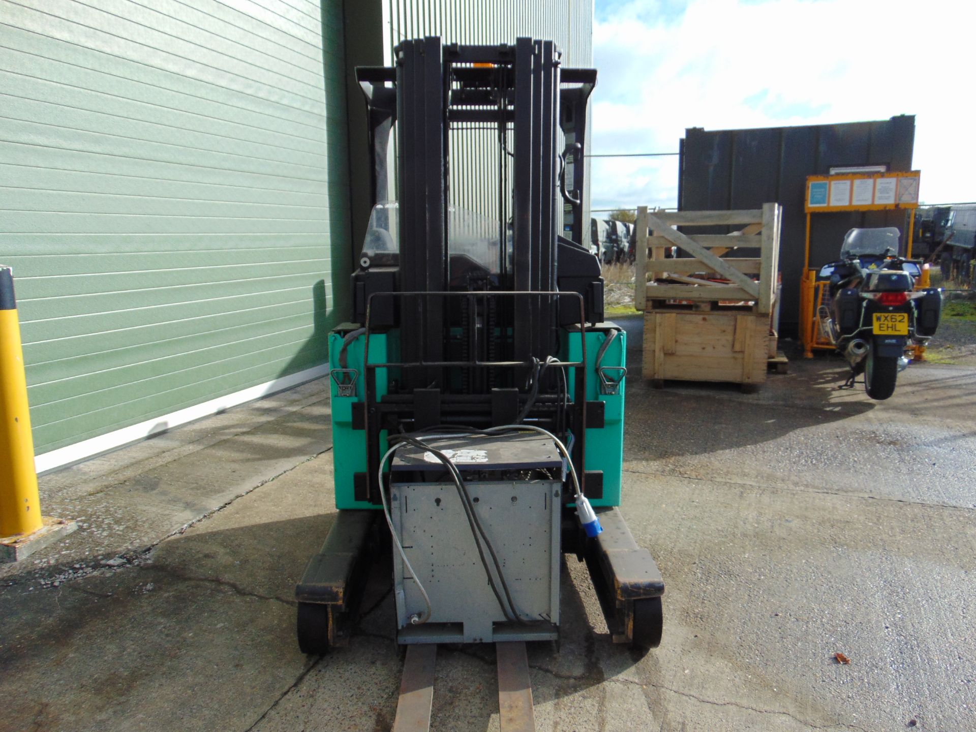 Hamech R5.15N Electric Reach Forklift C/W Battery Charger - Image 3 of 15