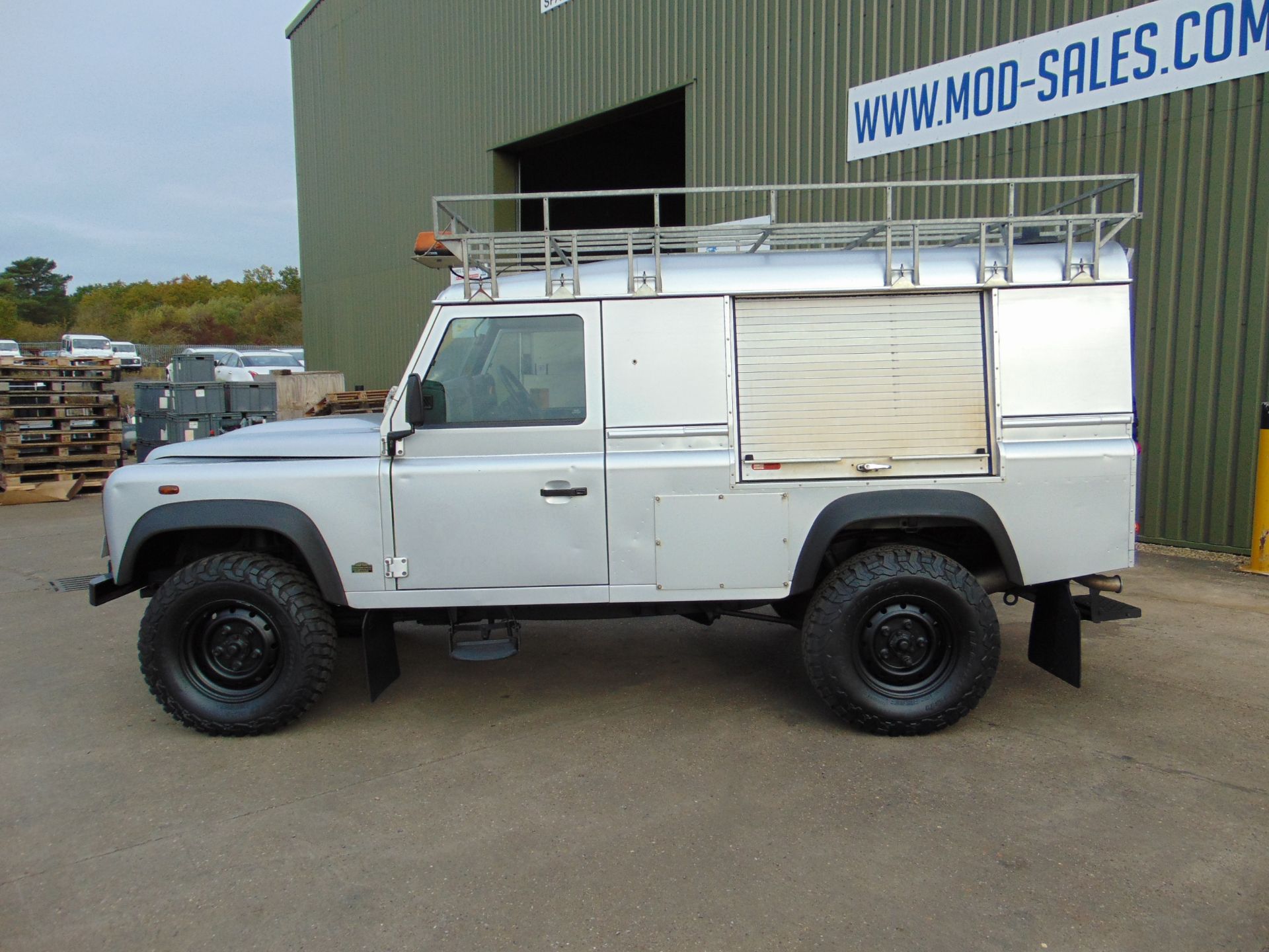 1 Owner 2013 Land Rover Defender 110 Puma hardtop 4x4 Utility vehicle ONLY 88,392 MILES! - Image 6 of 39