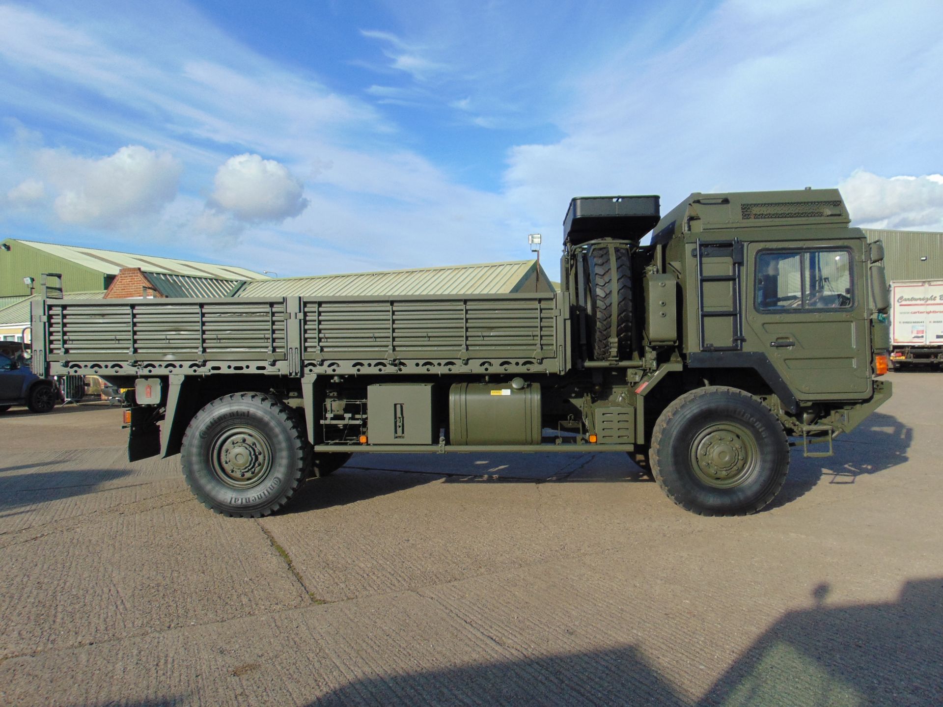MAN 4X4 HX60 18.330 FLAT BED CARGO TRUCK ONLY 21,711 KM! - Image 8 of 31