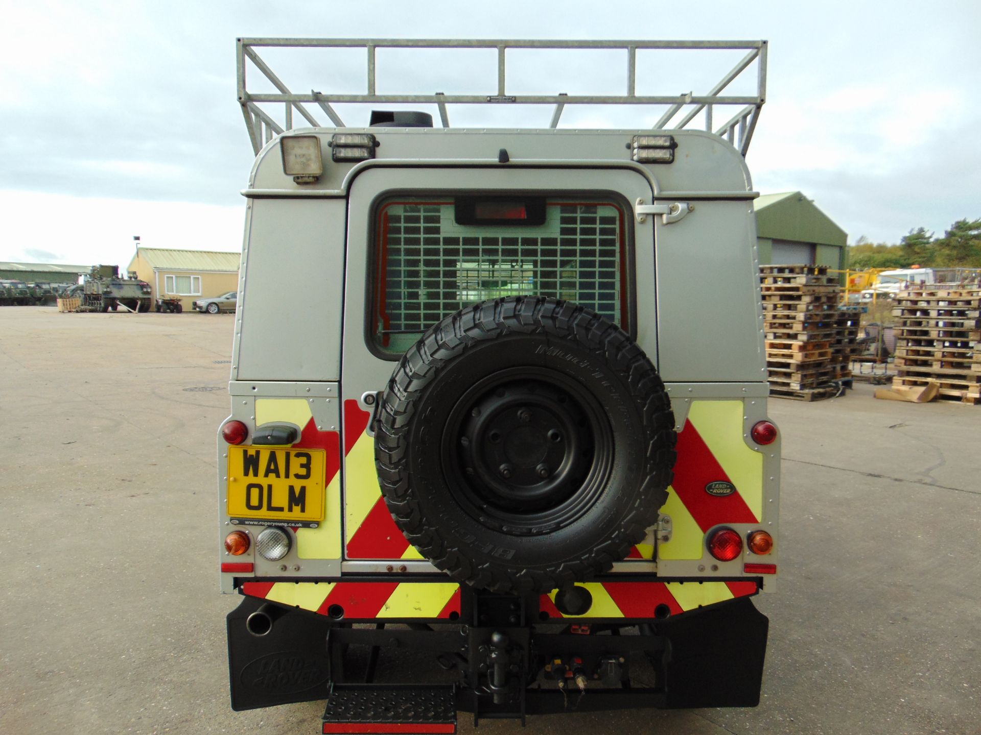 1 Owner 2013 Land Rover Defender 110 Puma hardtop 4x4 Utility vehicle ONLY 88,392 MILES! - Image 8 of 39